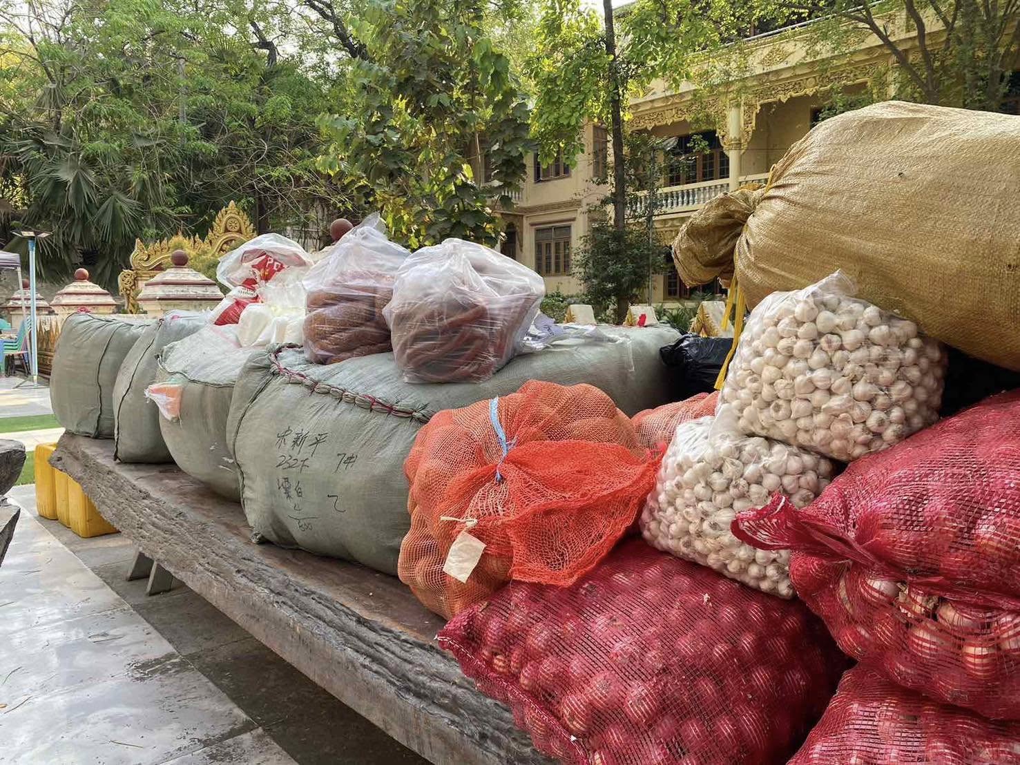 วัดพระธรรมกาย เปิดโรงทานช่วยเหลือผู้ประสบภัยแผ่นดินไหวในมัณฑะเลย์ ประเทศเมียนมา