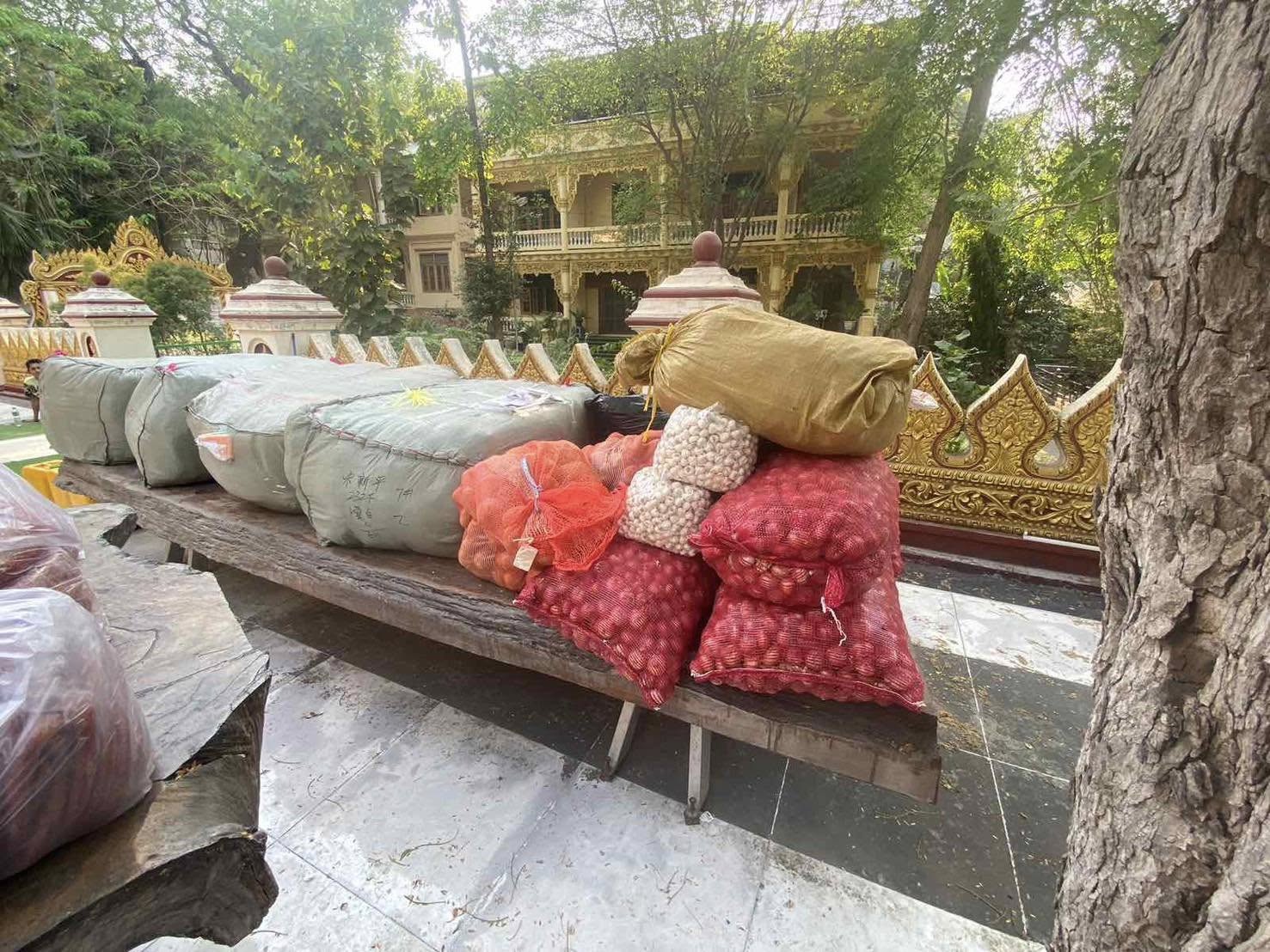 วัดพระธรรมกาย เปิดโรงทานช่วยเหลือผู้ประสบภัยแผ่นดินไหวในมัณฑะเลย์ ประเทศเมียนมา