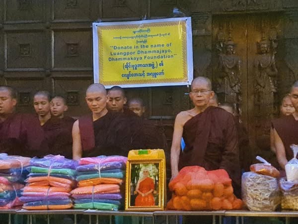 วัดพระธรรมกาย เปิดโรงทานช่วยเหลือผู้ประสบภัยแผ่นดินไหวในมัณฑะเลย์ ประเทศเมียนมา