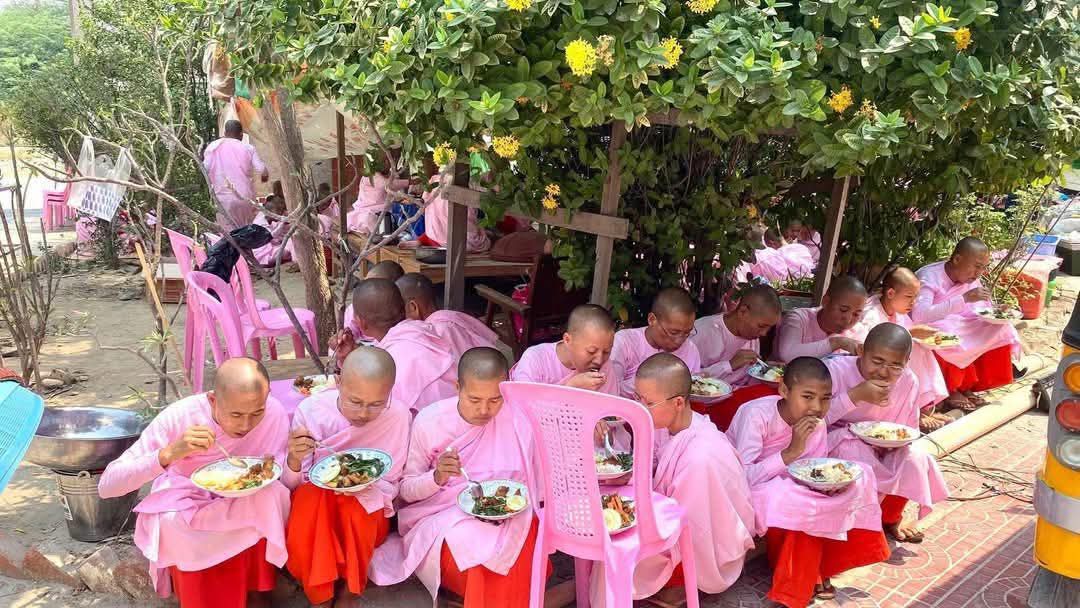 วัดพระธรรมกายช่วยเหลือแผ่นดินไหวพม่า