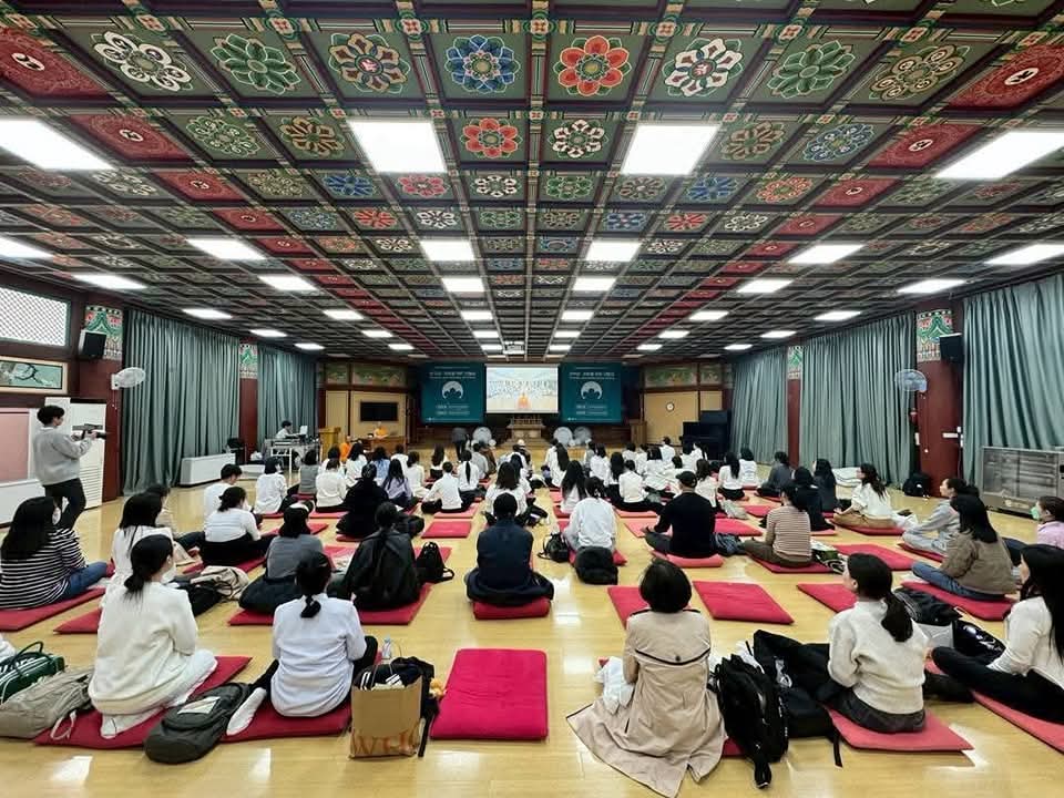 วัดพระธรรมกายเผยแผ่ ธรรมะและสอนสมาธิในงาน Soen Meditation Summit 2025 ณ กรุงโซล เชื่อมสัมพันธ์คณะสงฆ์ ไทย-เกาหลี