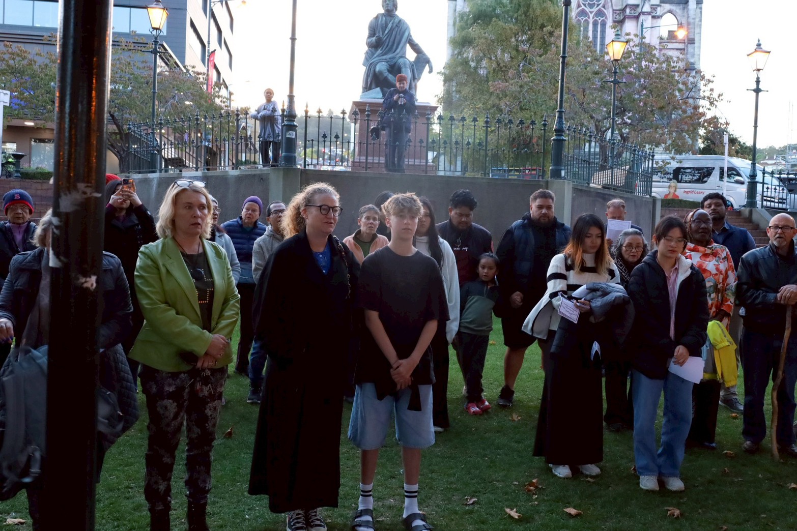 Wat Phra Dhammakaya Dunedin Holds Candlelight Vigil for Earthquake Victims in Mandalay, Myanmar