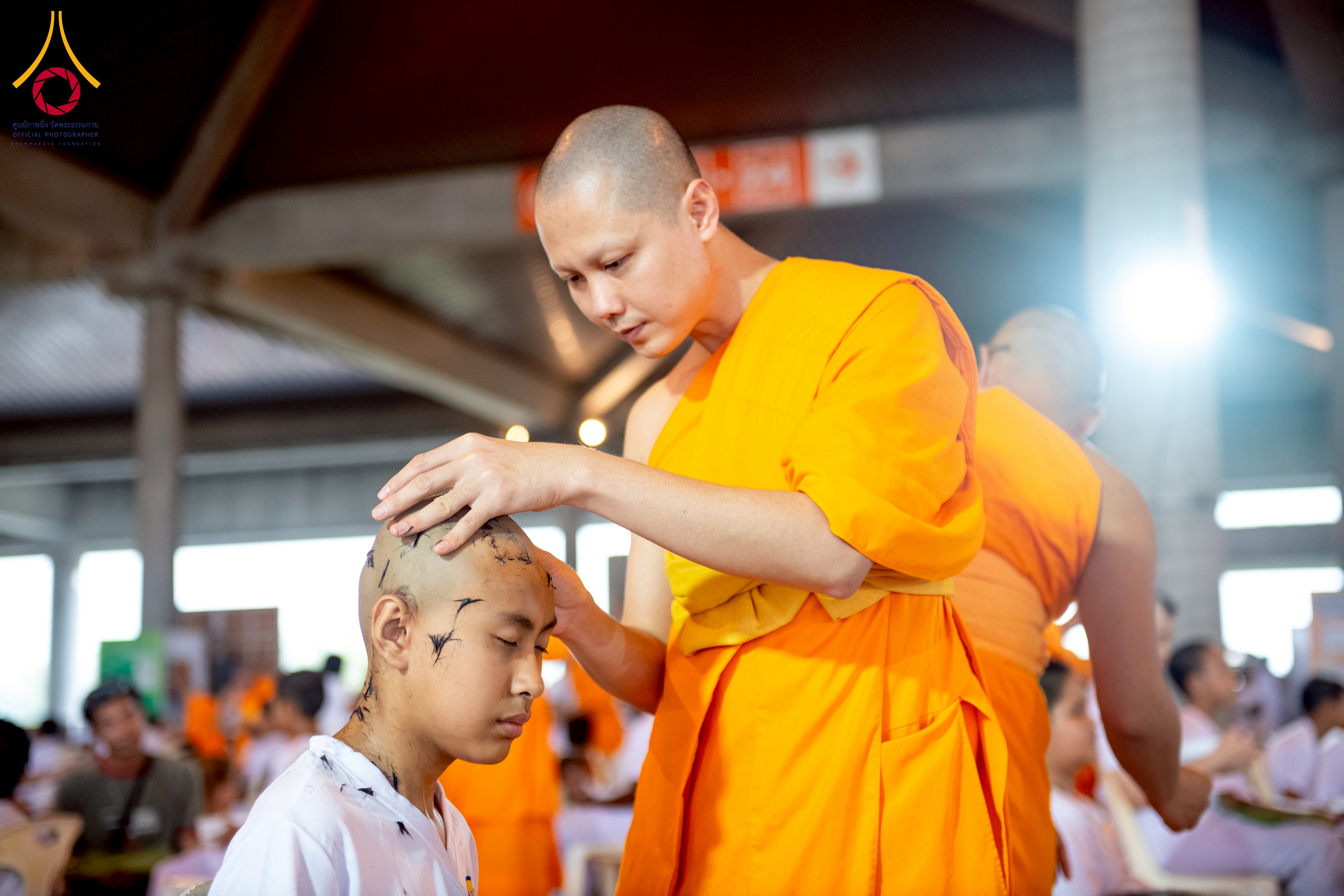 วัดพระธรรมกาย จัดพิธีตัดปอยผมโครงการบรรพชาสามเณร ฟื้นฟูพระพุทธศาสนาทั่วไทย 5,000 รูป
