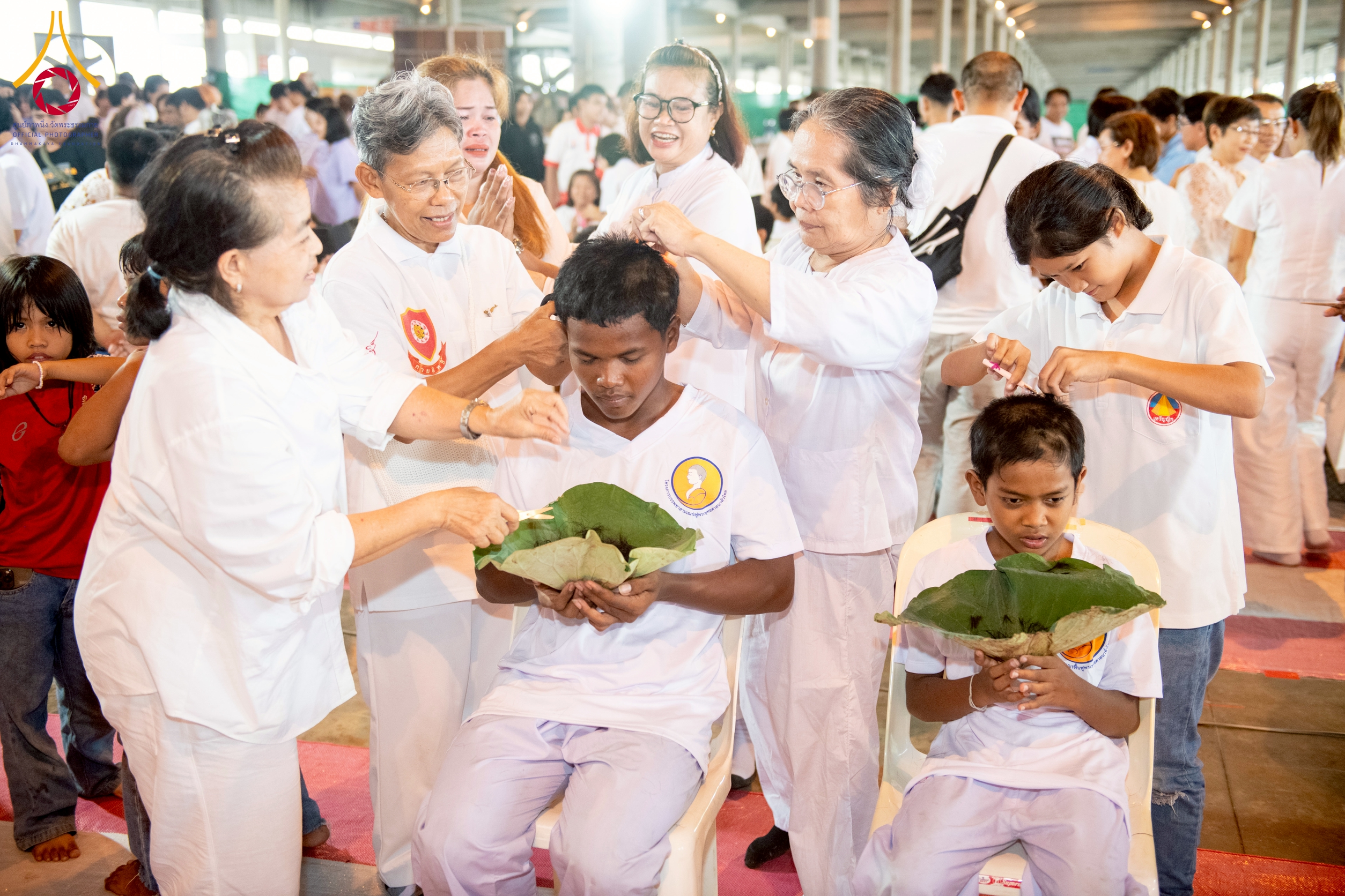 วัดพระธรรมกาย จัดพิธีตัดปอยผมโครงการบรรพชาสามเณร ฟื้นฟูพระพุทธศาสนาทั่วไทย 5,000 รูป