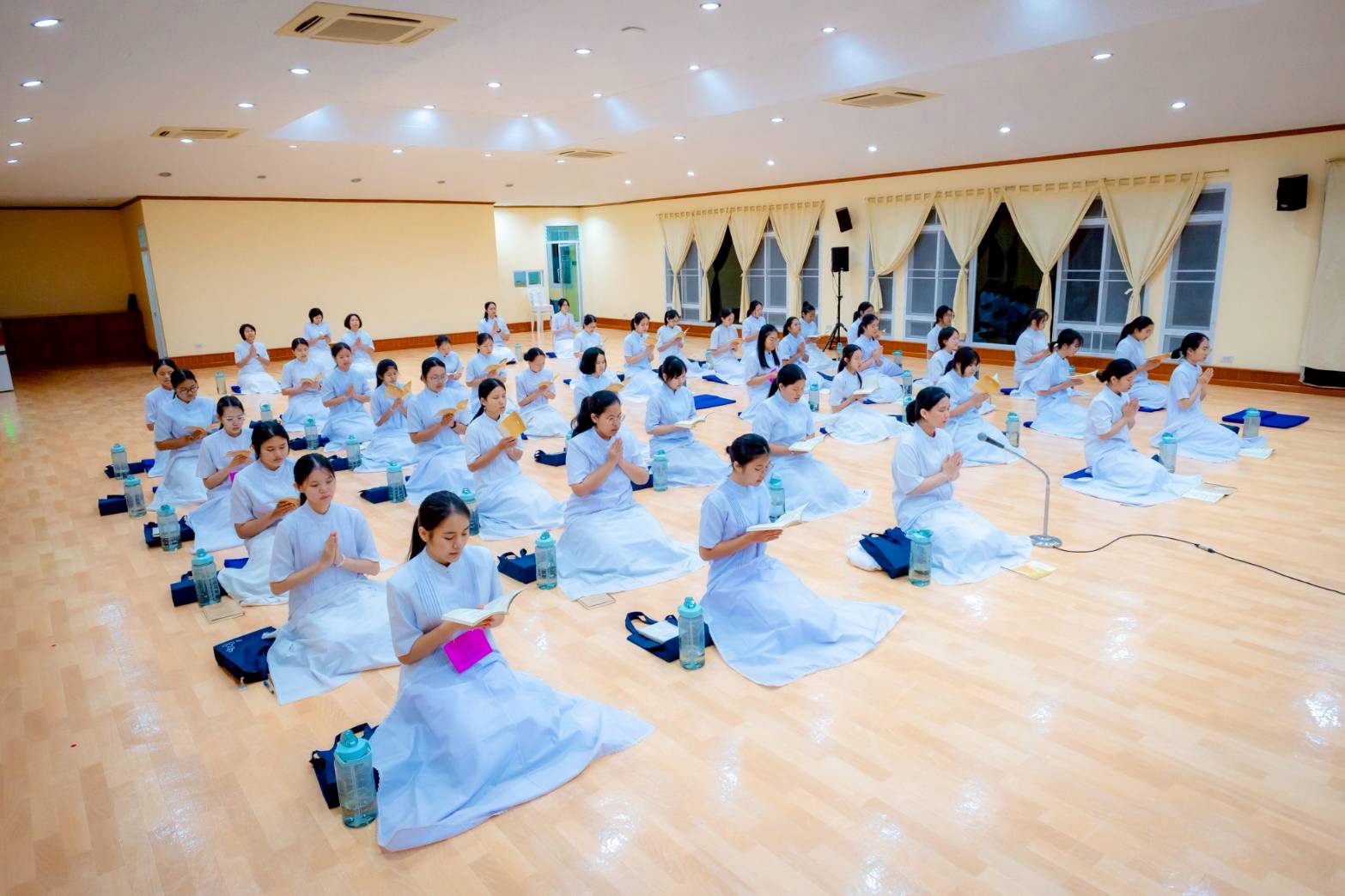 พิธีเปิดการอบรมโครงการอบรมธรรมทายาทหญิง ระดับอุดมศึกษา รุ่นที่ 40 ภาคฤดูร้อน