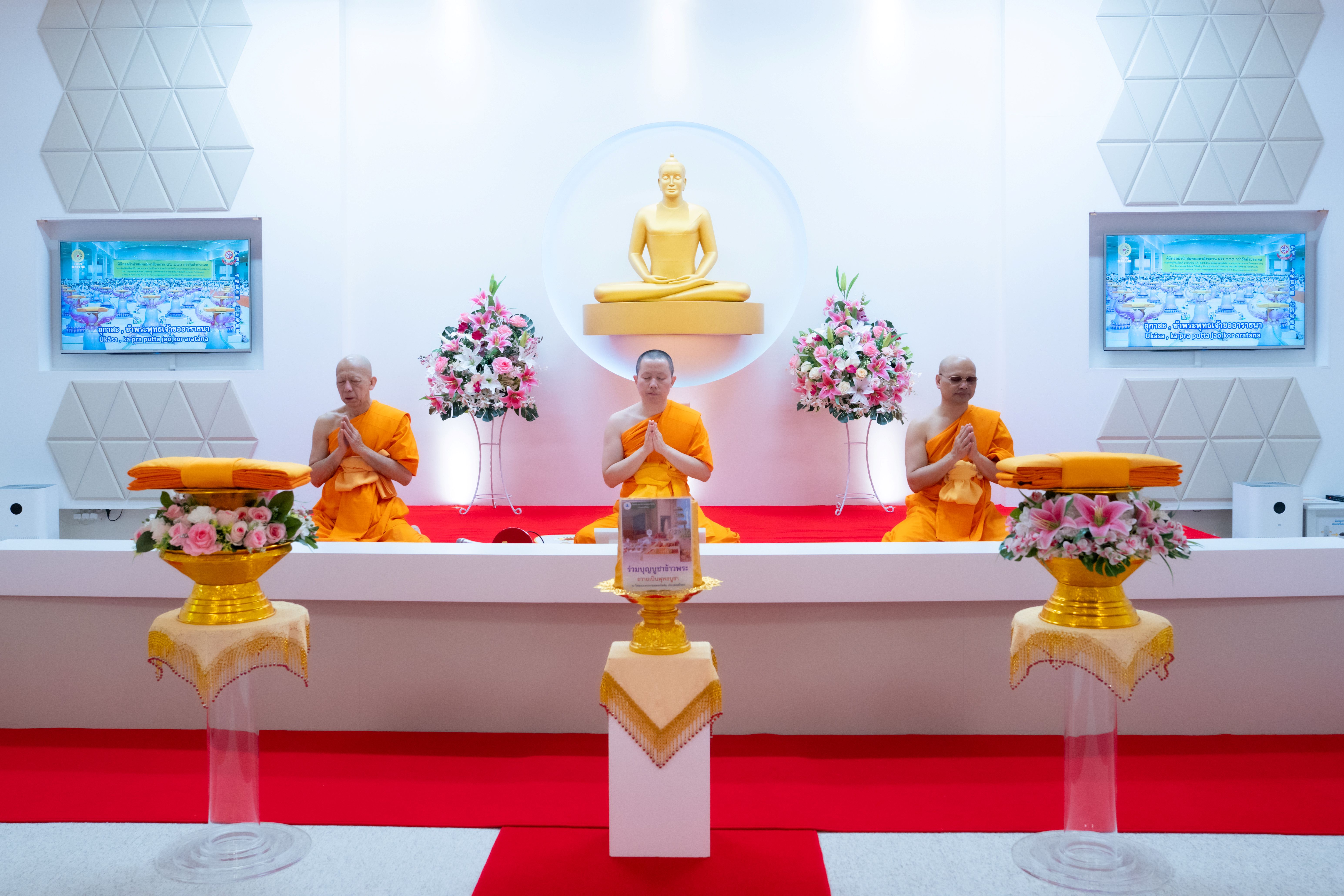 วัดพระธรรมกายสตอกโฮล์ม จัดงานบุญบูชาข้าวพระ