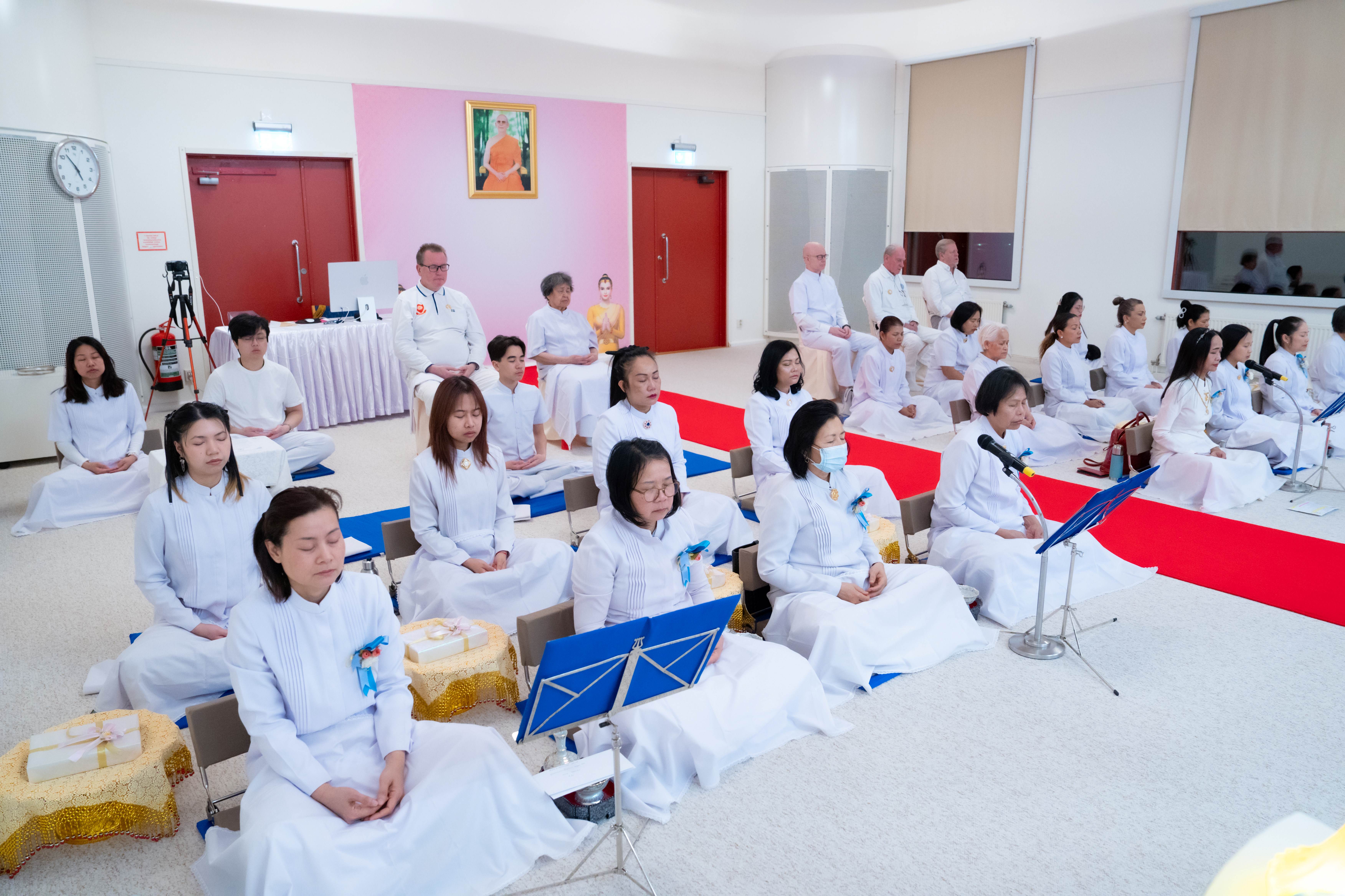 วัดพระธรรมกายสตอกโฮล์ม จัดงานบุญบูชาข้าวพระ