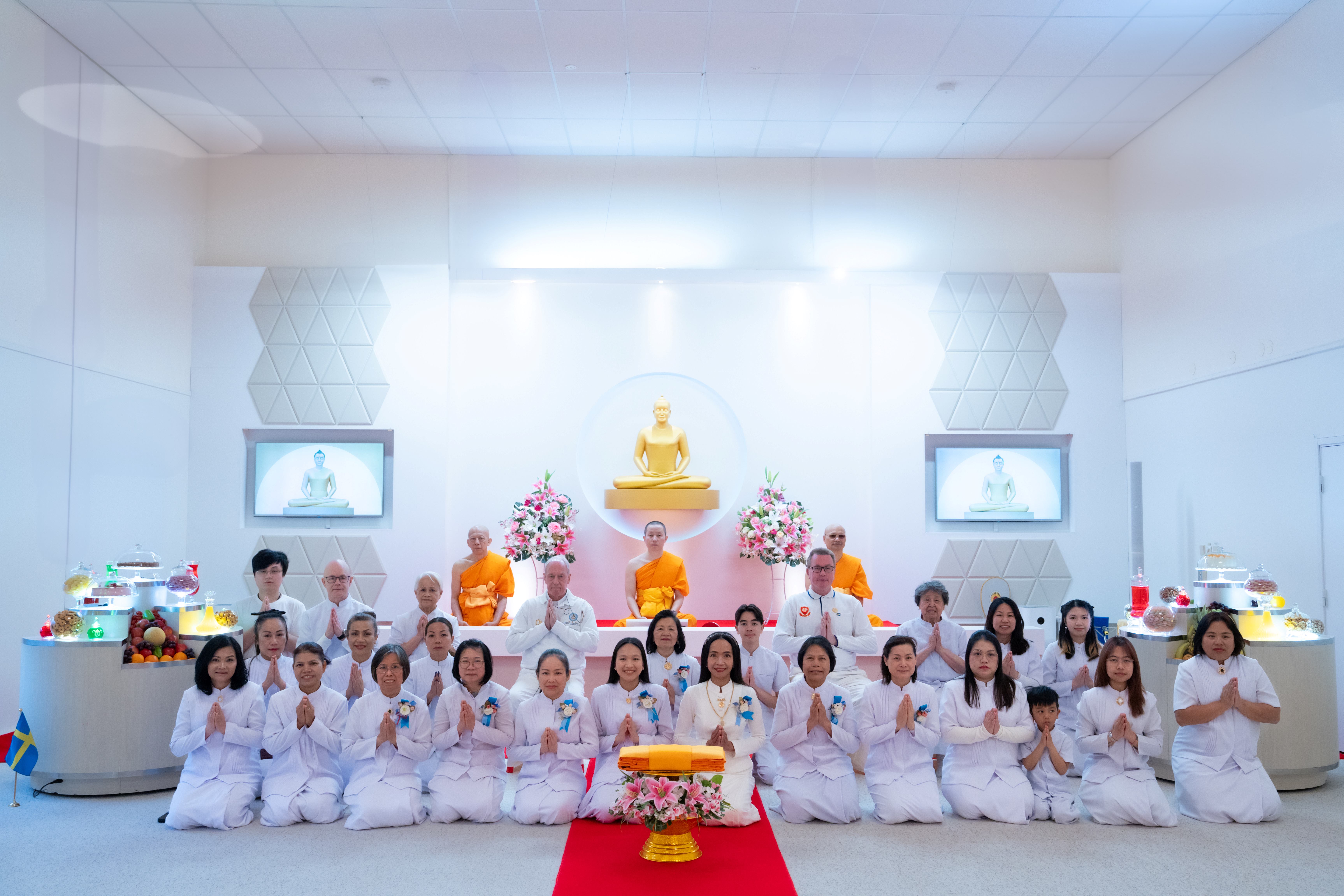 วัดพระธรรมกายสตอกโฮล์ม จัดงานบุญบูชาข้าวพระ