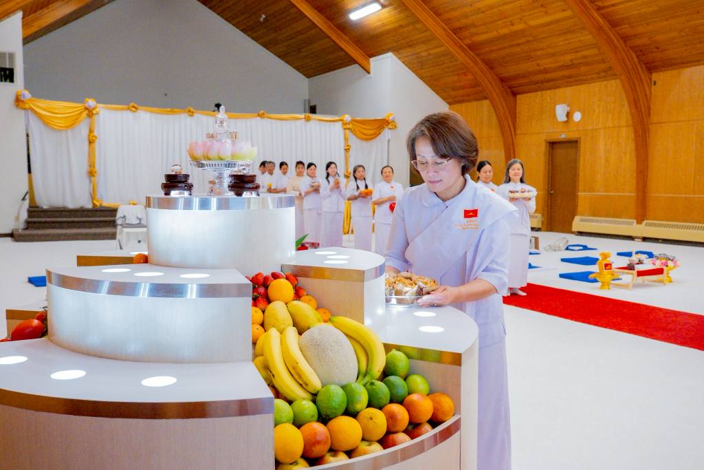 วัดพระธรรมกายมินเนโซตา จัดงานบุญบูชาข้าวพระ