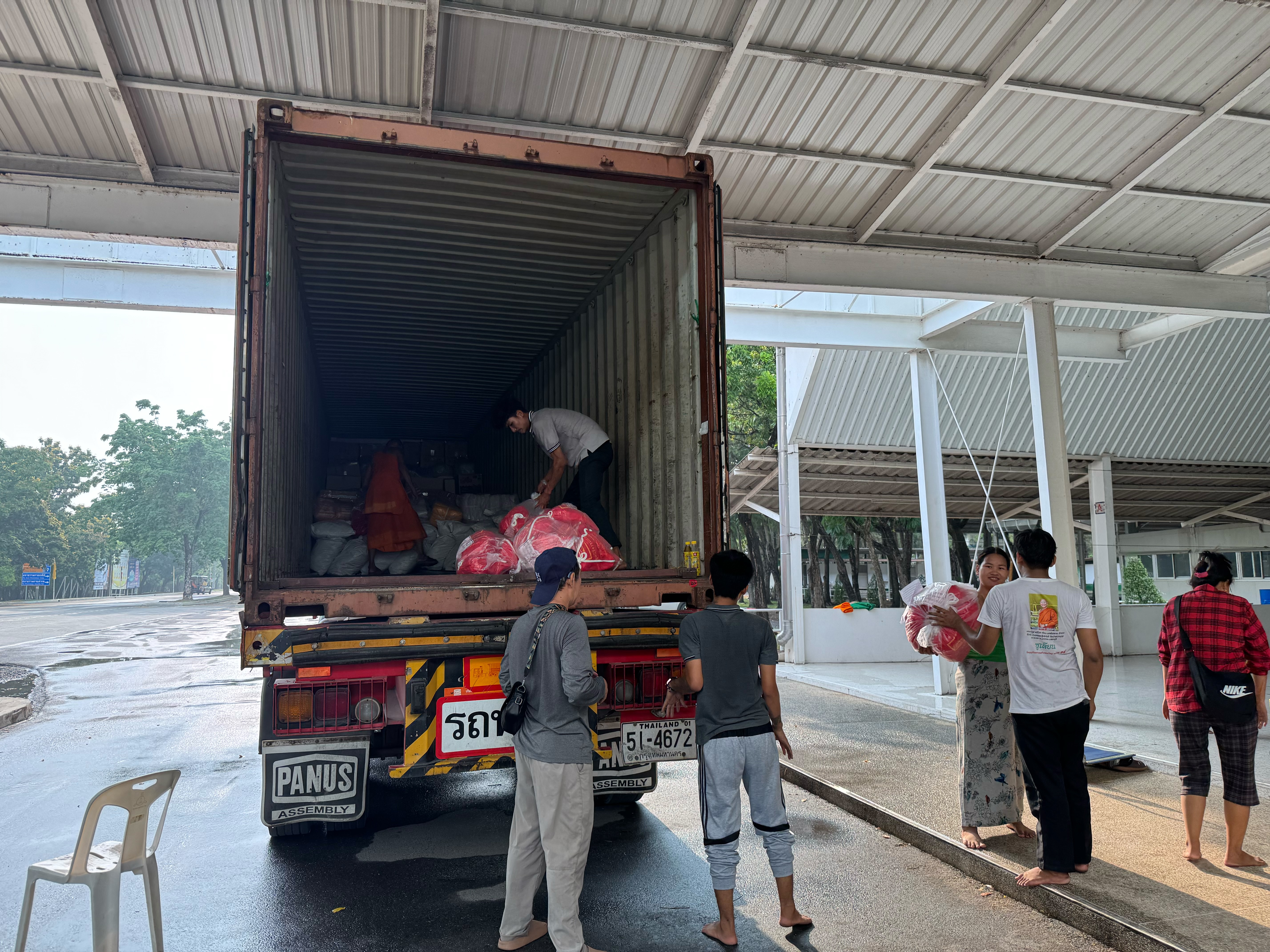 มอบของช่วยแผ่นดินไหวพม่า 68