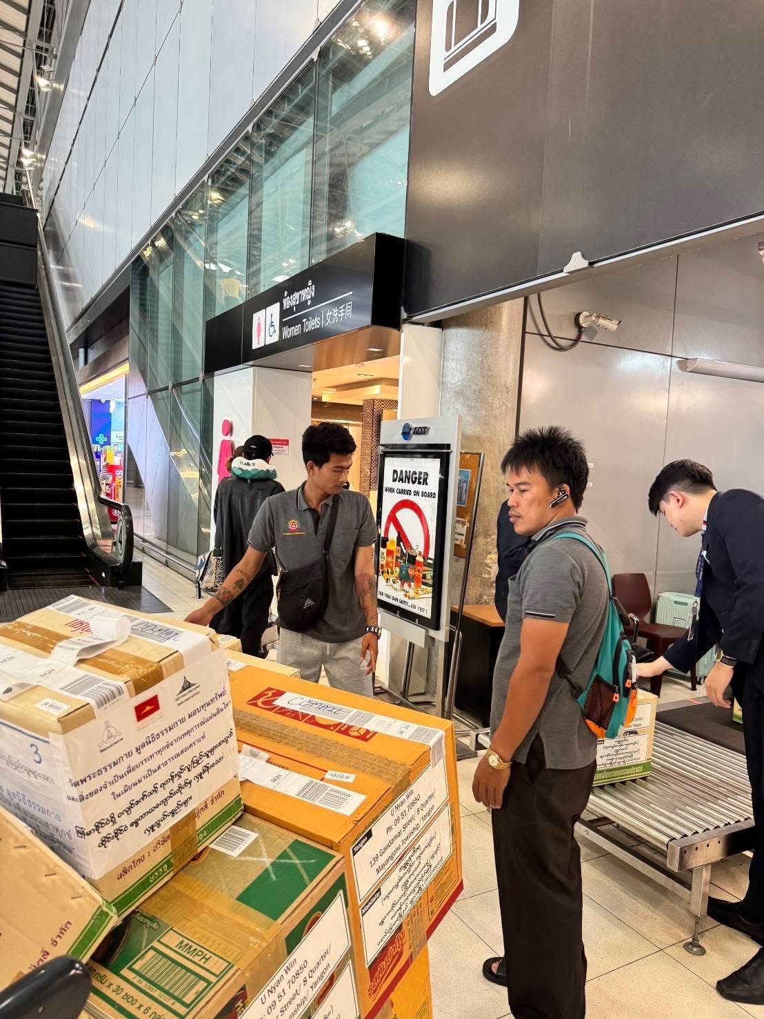 มอบของช่วยแผ่นดินไหวพม่า 68