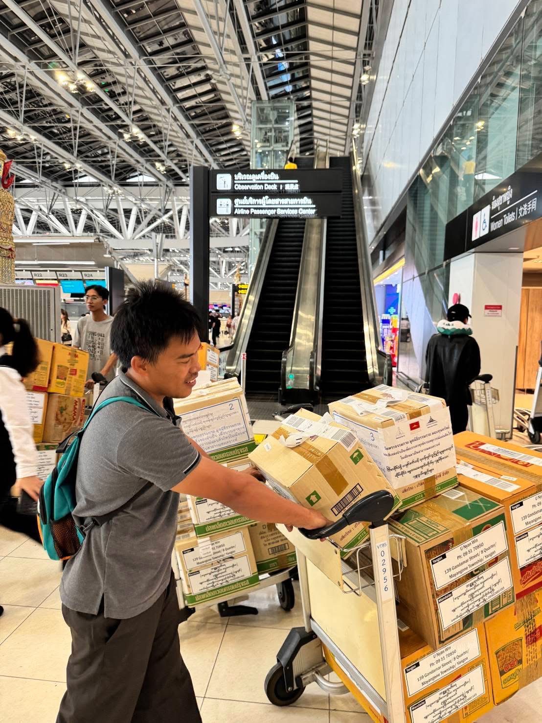 มอบของช่วยแผ่นดินไหวพม่า 68