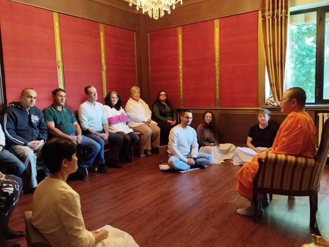 A meditation training program of Wat Phra Dhammakaya, Italy in Novara