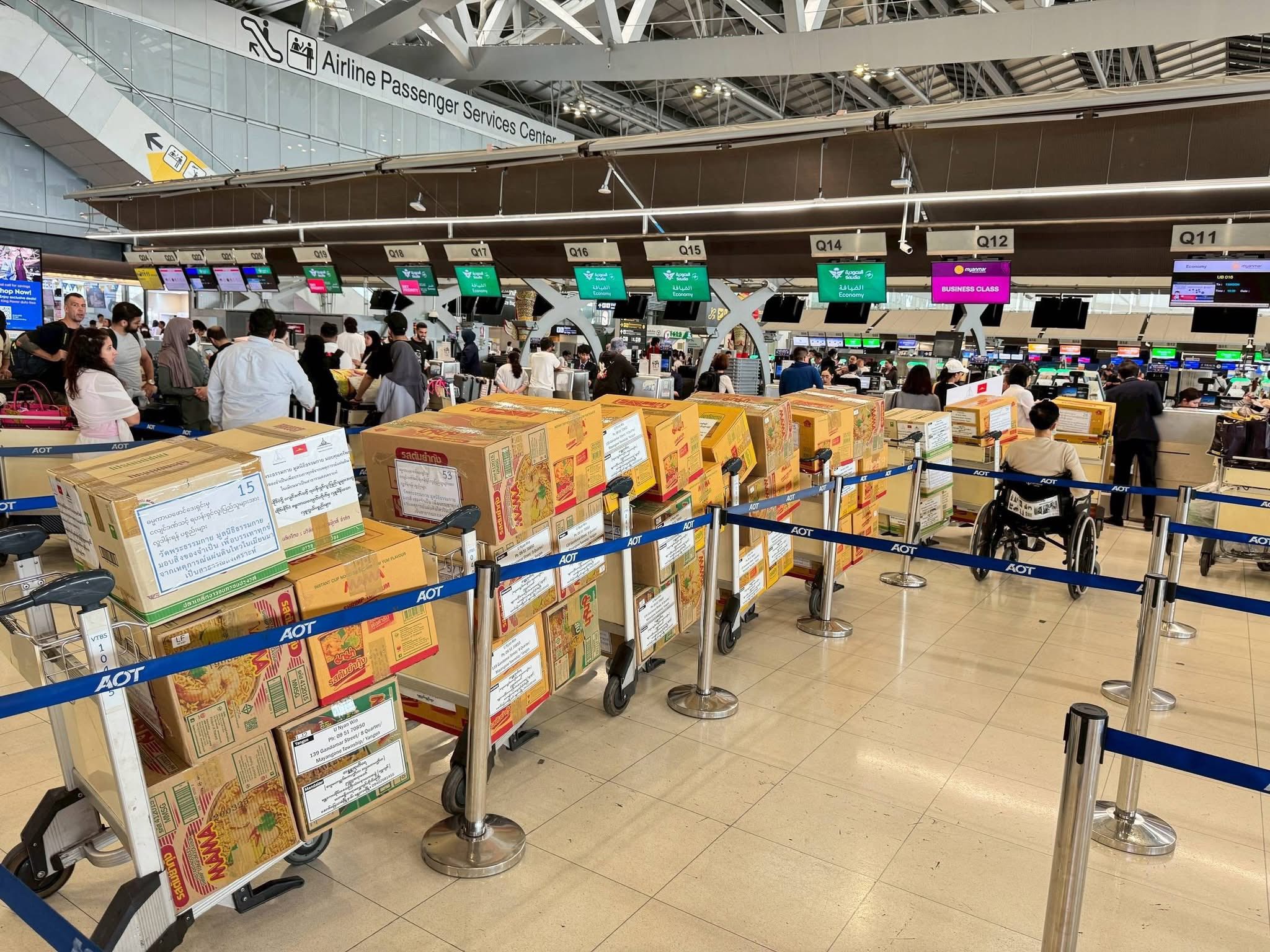 Wat Phra Dhammakaya delivers 5-ton basic necessities to support the earthquake victims in Myanmar.
