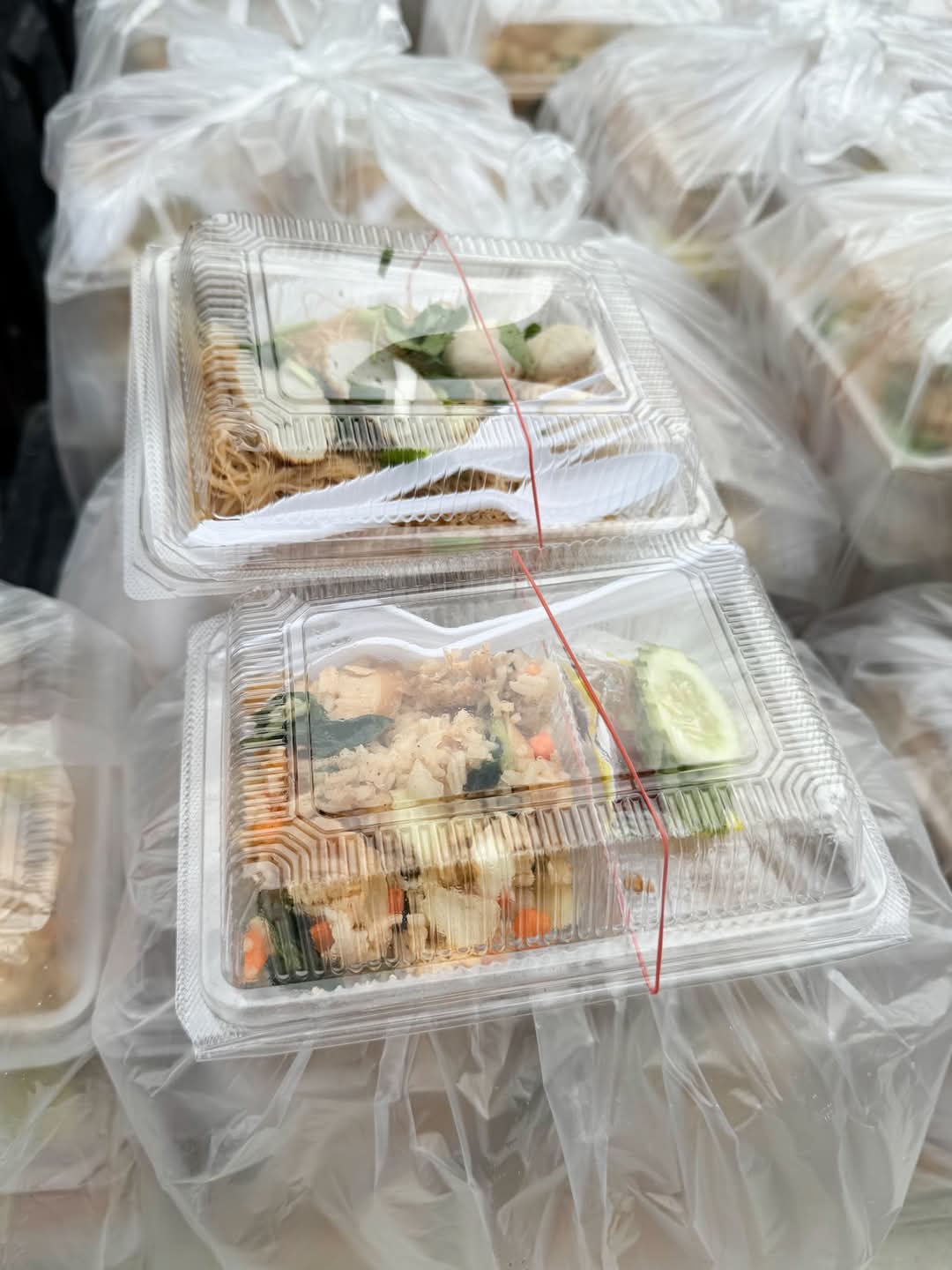 เจ้าอาวาสวัดพระธรรมกาย ส่งแรงใจแก่เจ้าหน้าที่ผู้ปฏิบัติงานในช่วงเทศกาลสงกรานต์