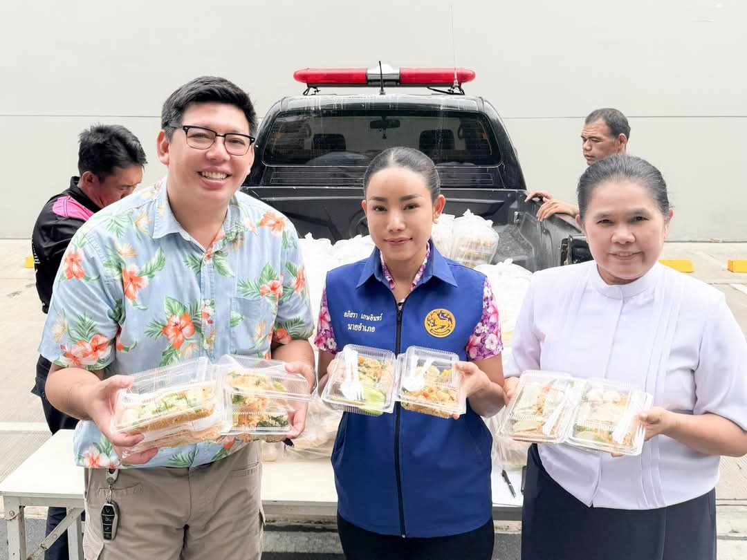 เจ้าอาวาสวัดพระธรรมกาย ส่งแรงใจแก่เจ้าหน้าที่ผู้ปฏิบัติงานในช่วงเทศกาลสงกรานต์