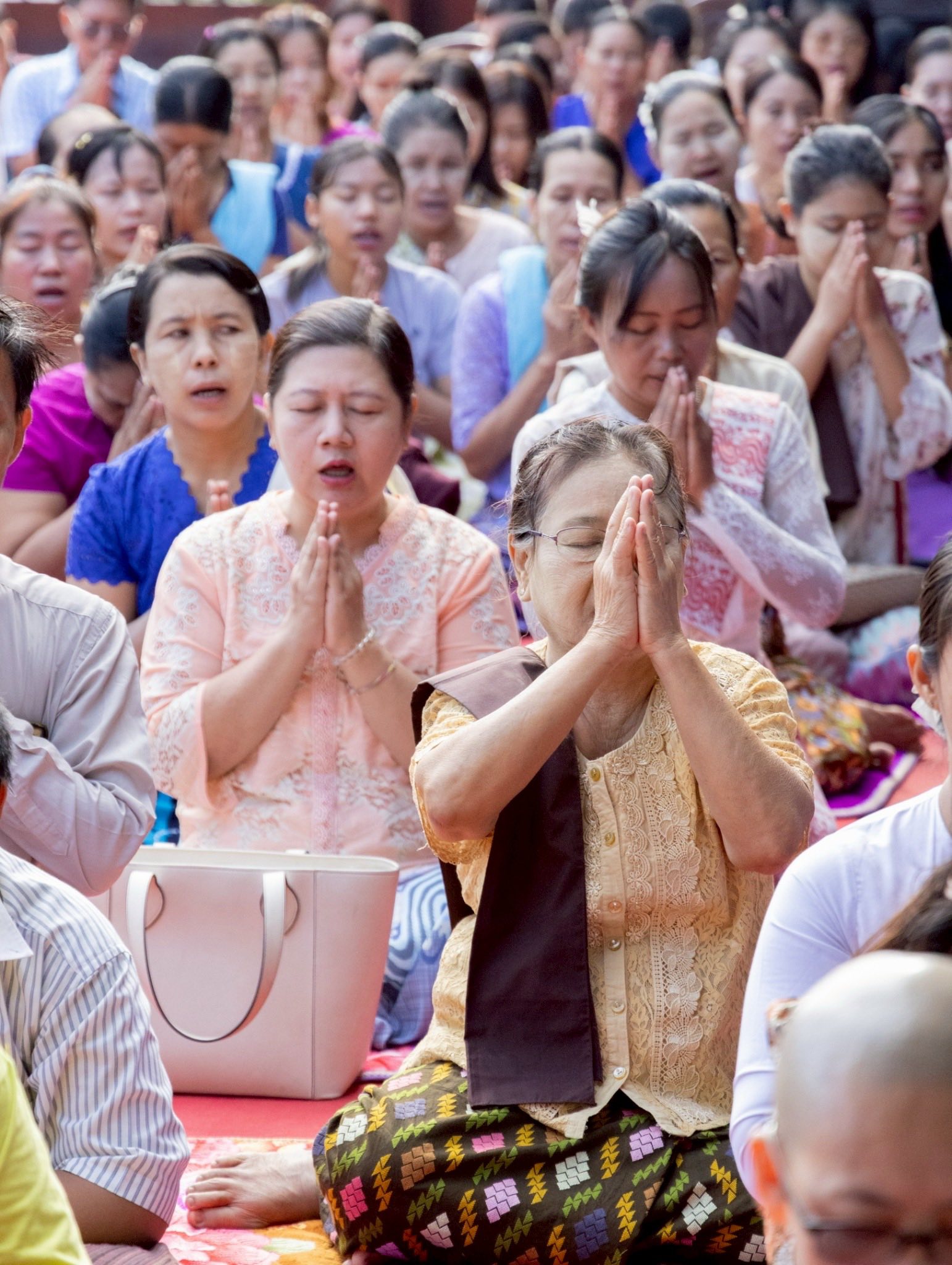 วัดพระธรรมกายถวายมหาสังฆทาน มอบสิ่งของและทุนทรัพย์กว่า 4 ล้านบาท บรรเทาทุกข์ 181 วัดแผ่นดินไหวเมียนมา