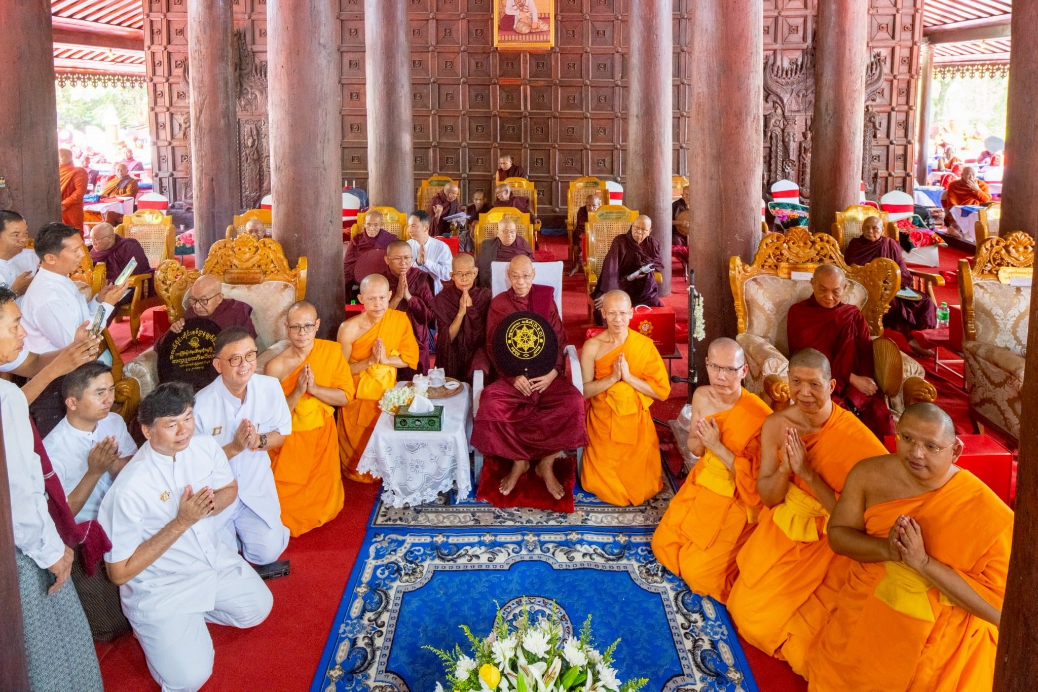 วัดพระธรรมกายถวายมหาสังฆทาน มอบสิ่งของและทุนทรัพย์กว่า 4 ล้านบาท บรรเทาทุกข์ 181 วัดแผ่นดินไหวเมียนมา