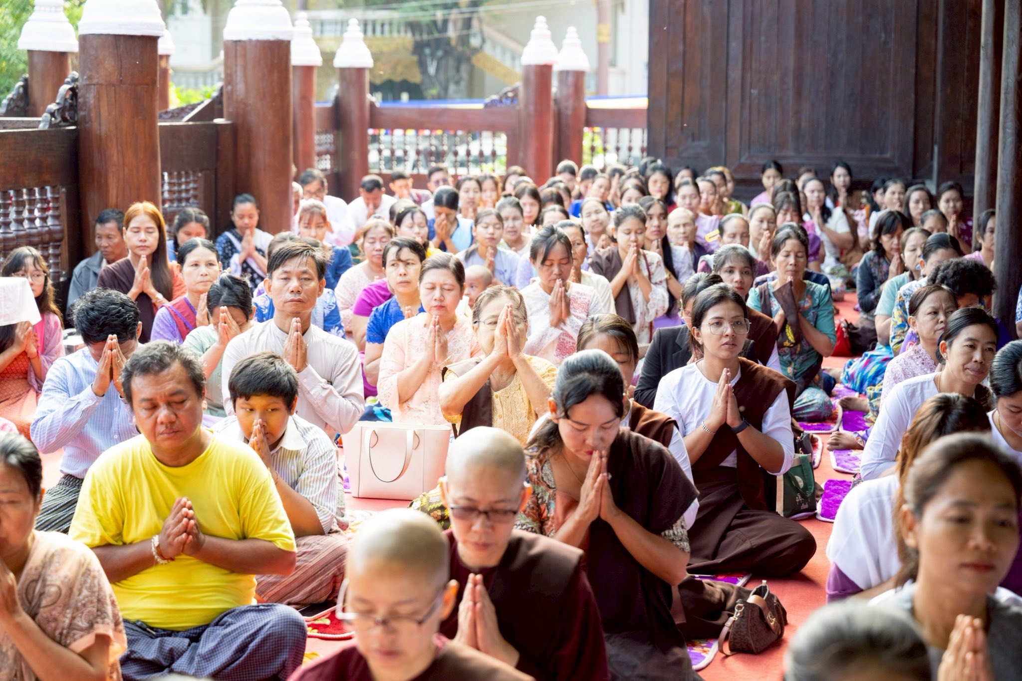 วัดพระธรรมกายถวายมหาสังฆทาน มอบสิ่งของและทุนทรัพย์กว่า 4 ล้านบาท บรรเทาทุกข์ 181 วัดแผ่นดินไหวเมียนมา