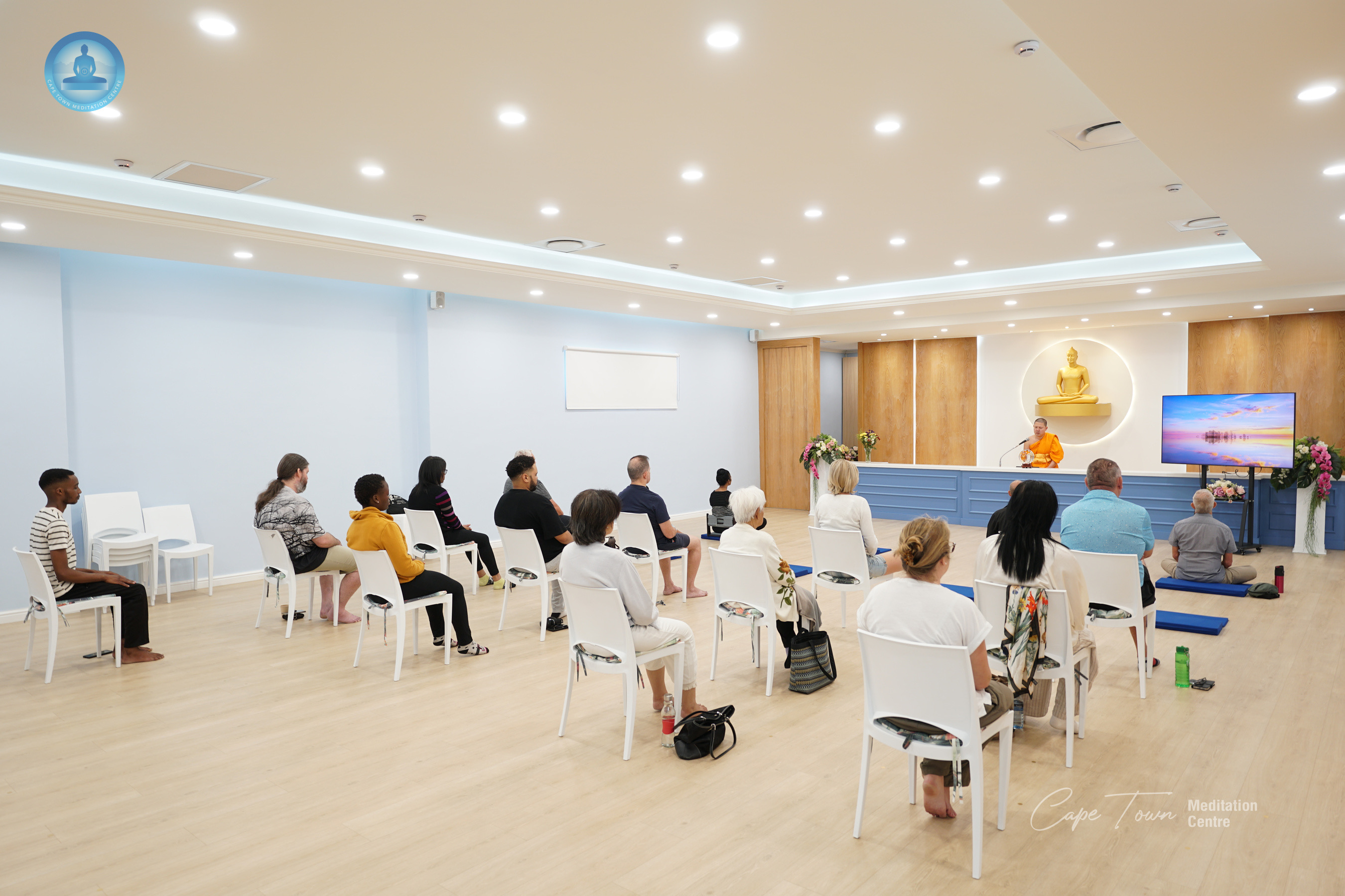วัดพุทธเคปทาวน์ จัดคลาสสมาธิชาวท้องถิ่น
