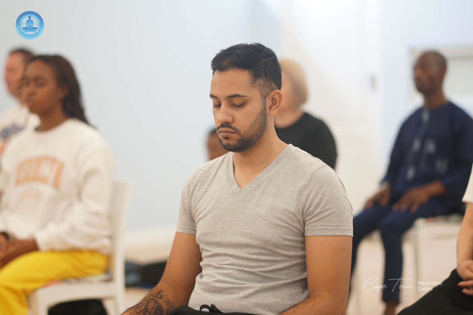  วัดพุทธเคปทาวน์  จัดคลาสสมาธิชาวท้องถิ่น