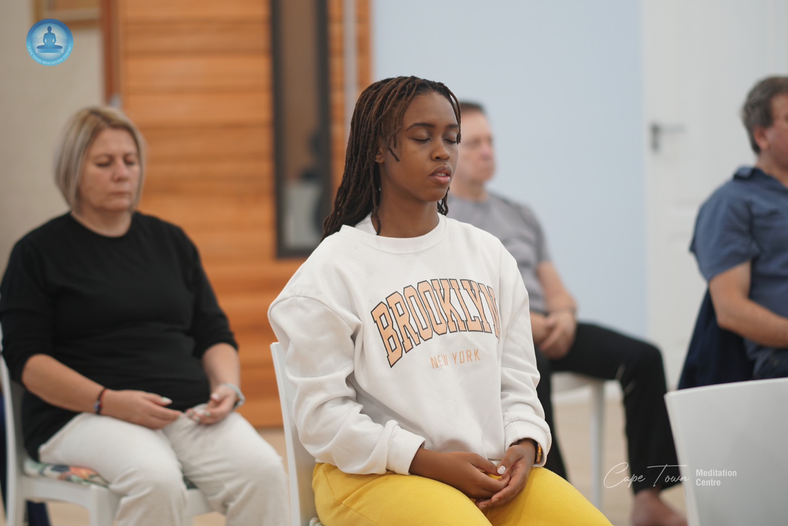  วัดพุทธเคปทาวน์  จัดคลาสสมาธิชาวท้องถิ่น