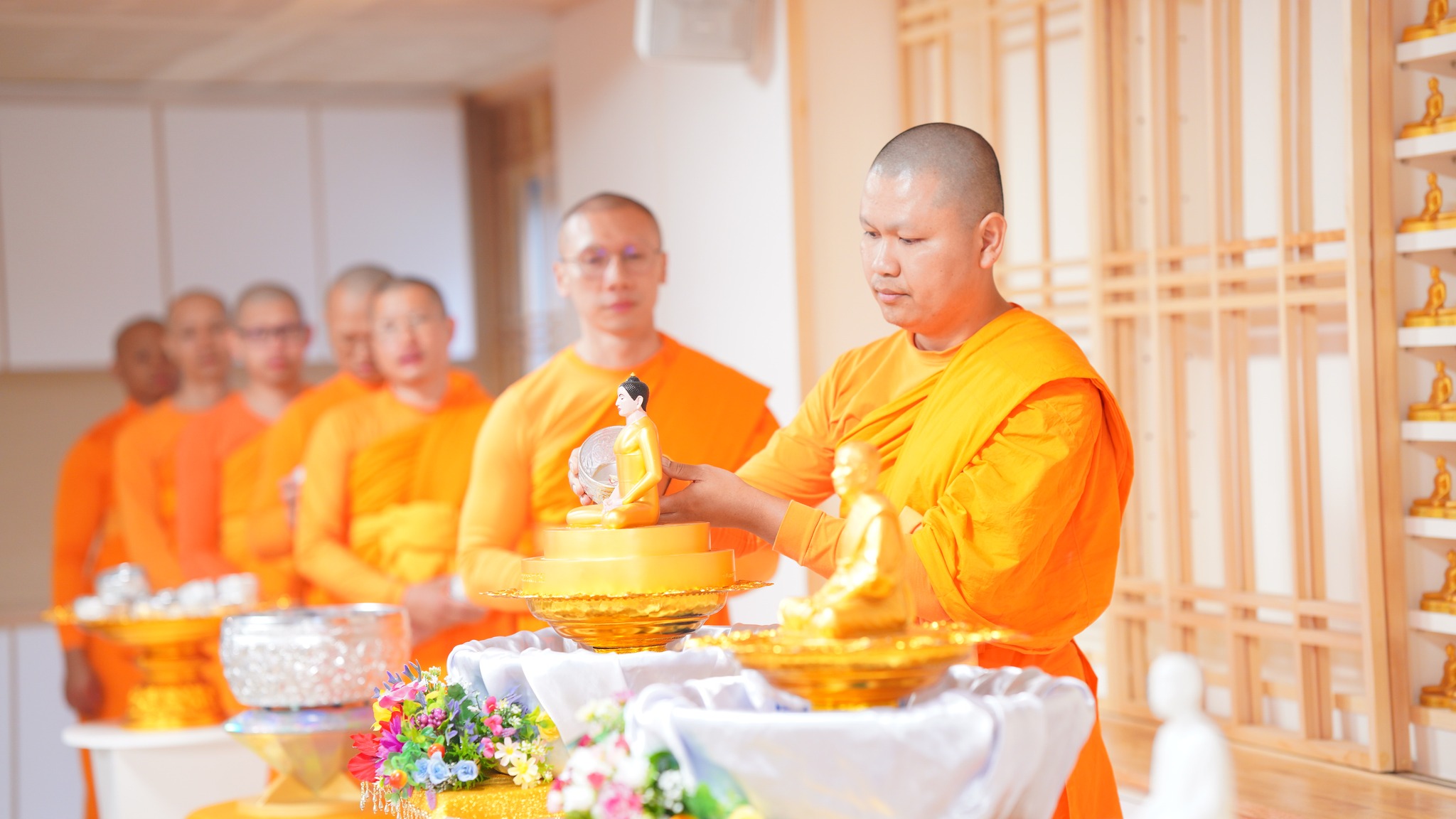 พิธีสรงน้ำพระ