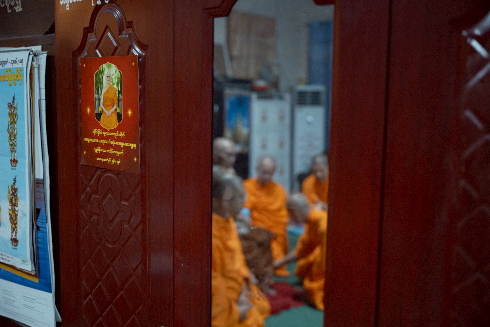 ผู้แทนวัดพระธรรมกาย ลงพื้นที่เยียวยา  ซับน้ำตาเหยื่อแผ่นดินไหวมัณฑะเลย์