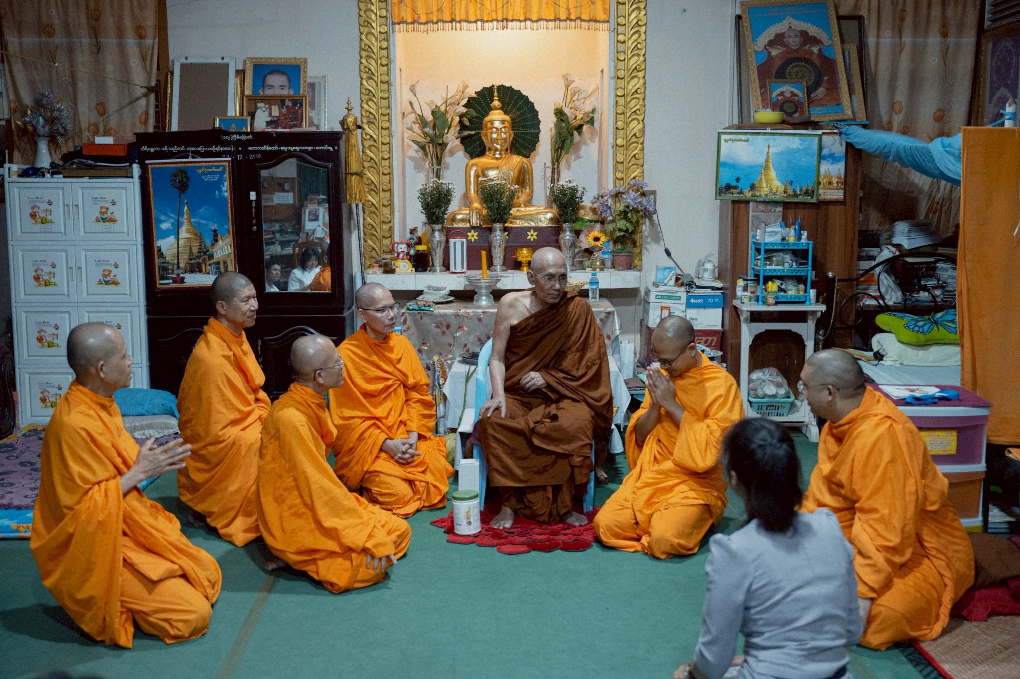 ผู้แทนวัดพระธรรมกาย ลงพื้นที่เยียวยา  ซับน้ำตาเหยื่อแผ่นดินไหวมัณฑะเลย์