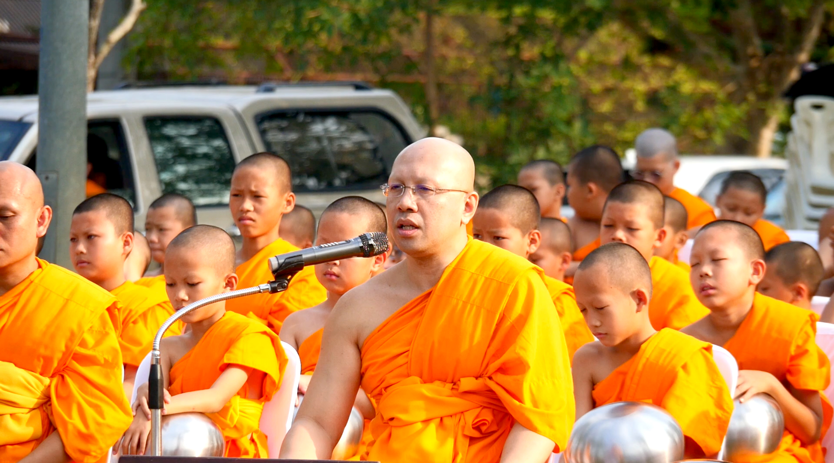 ท่านประธานสงฆ์ ได้กล่าวอนุโมทนาบุญกับทุกท่านที่มาร่วมทำบุญตักบาตรกับพระภิกษุสามเณรในวันนี้