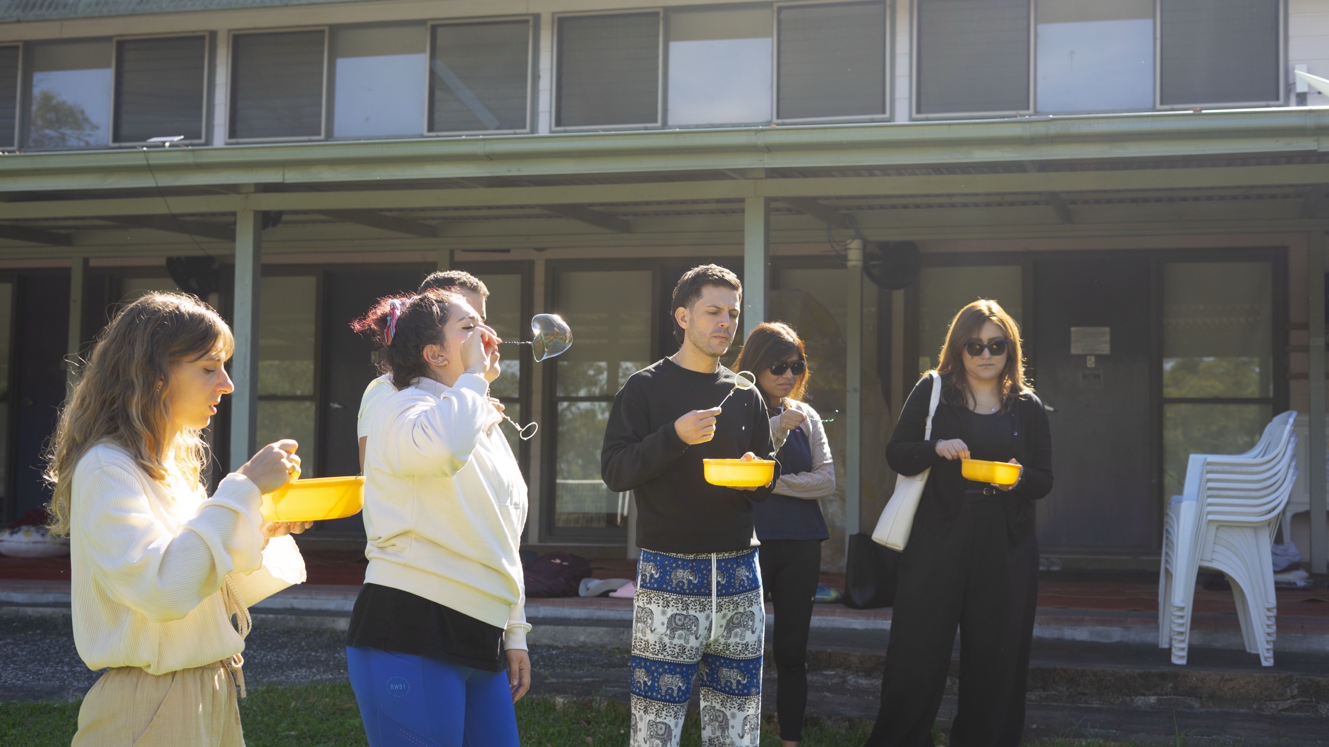 ร่วมกันเป่าดวงแก้ว เพื่อหาอารมณ์สบาย ผ่อนคลาย