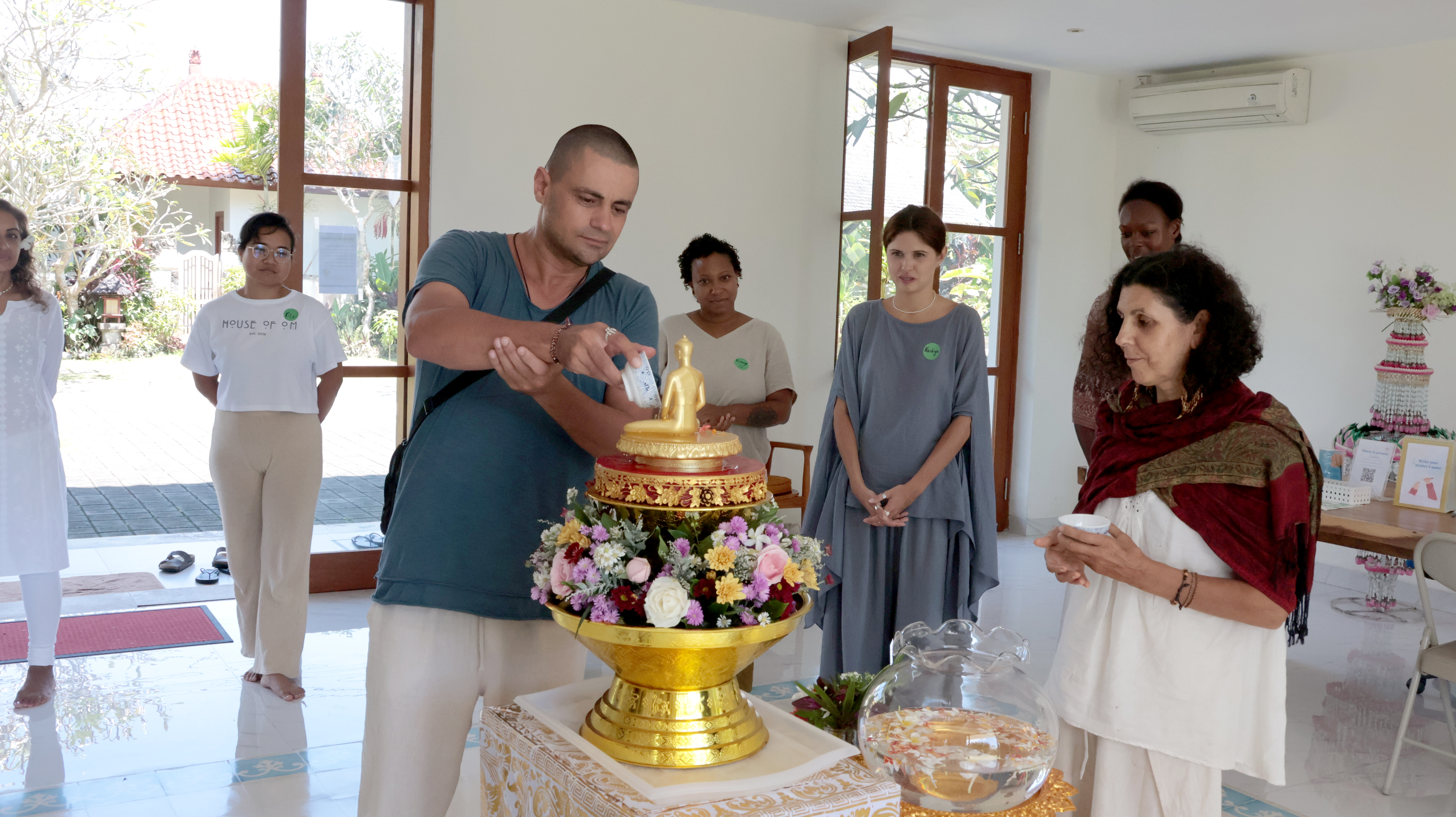 ร่วมกิจกรรมสรงน้ำพระ และสนุกกับกิจกรรมวันสงกรานต์ วันปีใหม่ไทย