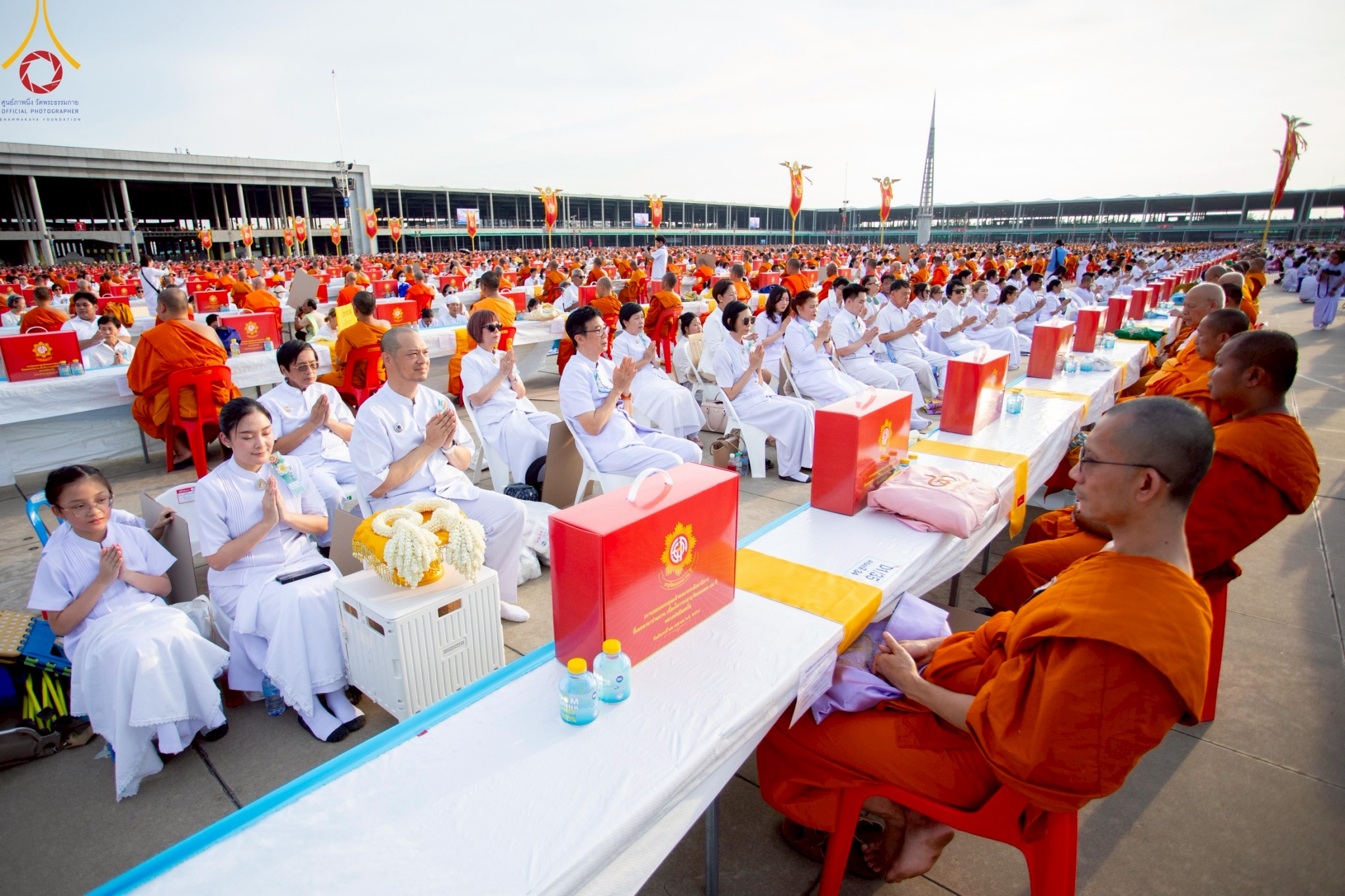 วัดพระธรรมกาย จัดพิธีถวายมหาสังฆทาน 40,000 กว่าวัดทั่วประเทศเนื่องในวันคุ้มครองโลก