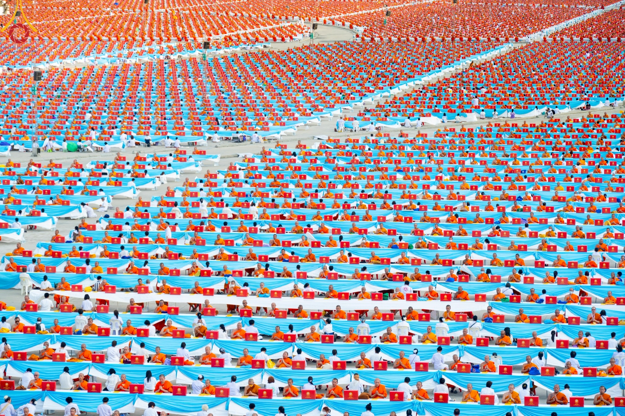 วัดพระธรรมกาย จัดพิธีถวายมหาสังฆทาน 40,000 กว่าวัดทั่วประเทศเนื่องในวันคุ้มครองโลก