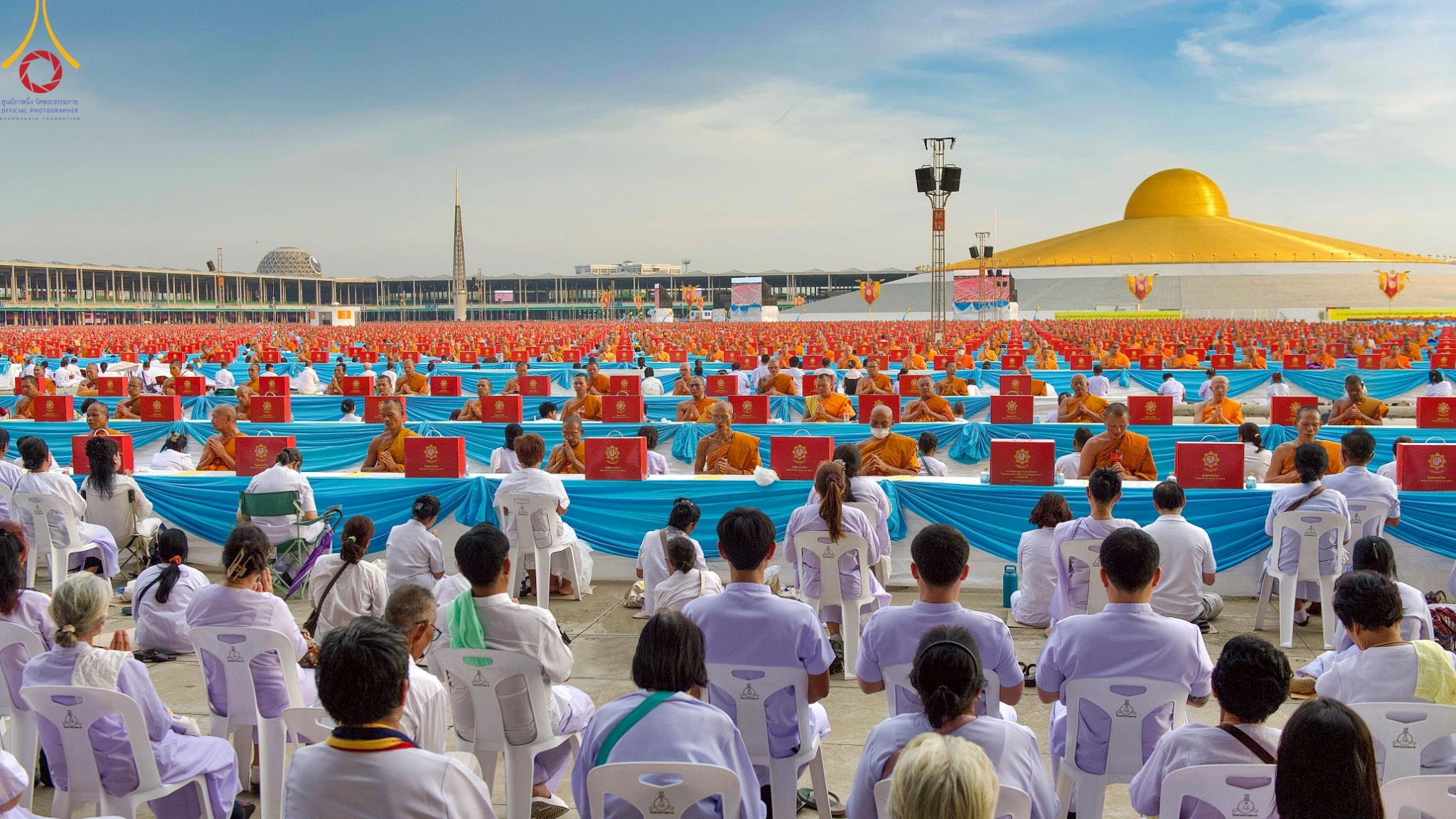 วัดพระธรรมกาย จัดพิธีถวายมหาสังฆทาน 40,000 กว่าวัดทั่วประเทศเนื่องในวันคุ้มครองโลก