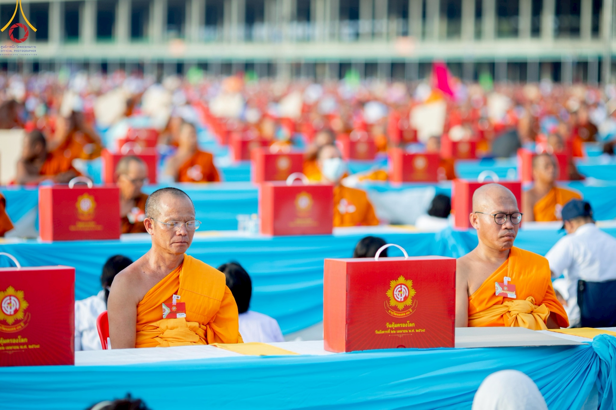 วัดพระธรรมกาย จัดพิธีถวายมหาสังฆทาน 40,000 กว่าวัดทั่วประเทศเนื่องในวันคุ้มครองโลก