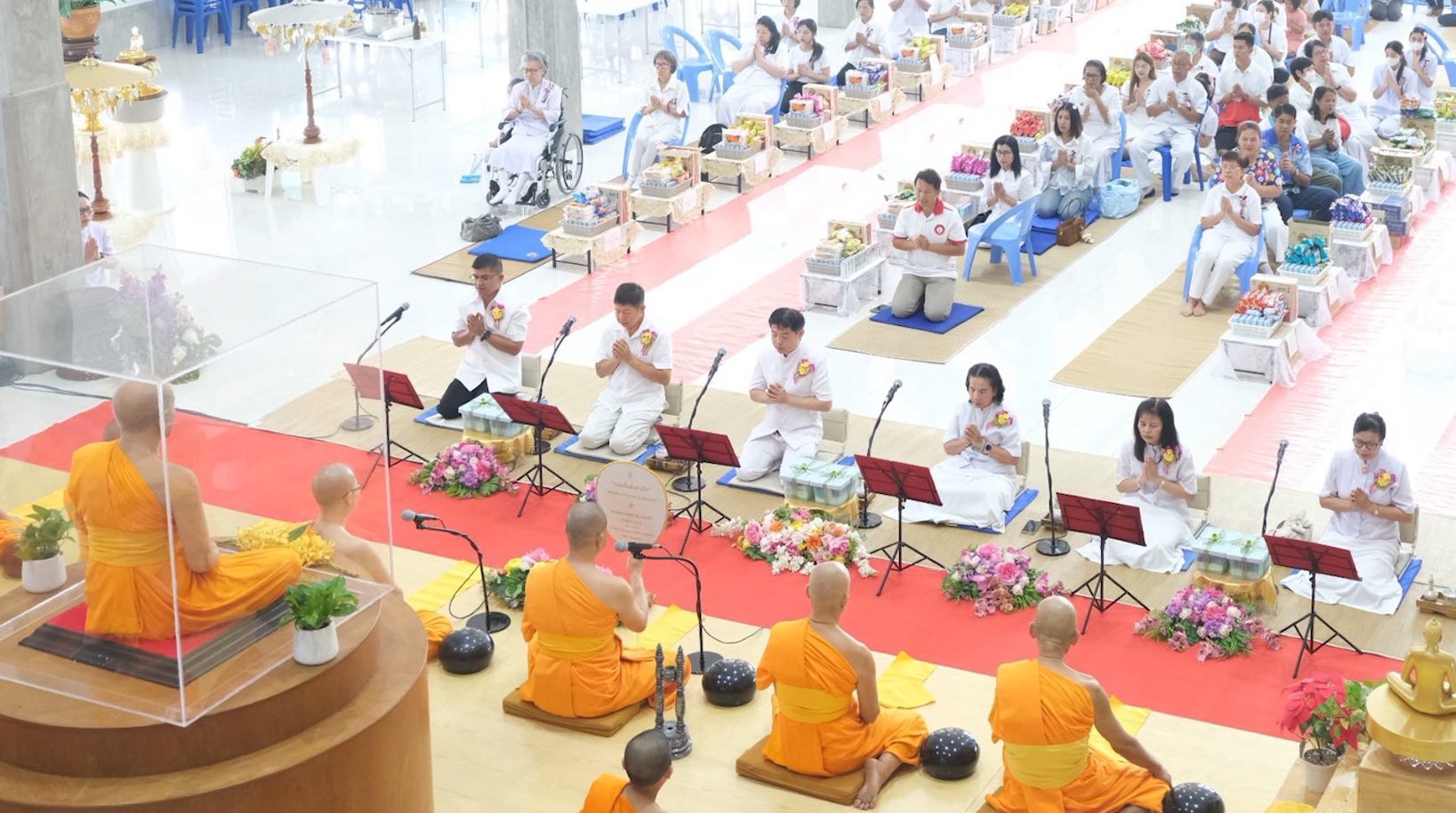 ศูนย์อบรมเยาวชนนครปฐม จัดตักบาตรสามเณร