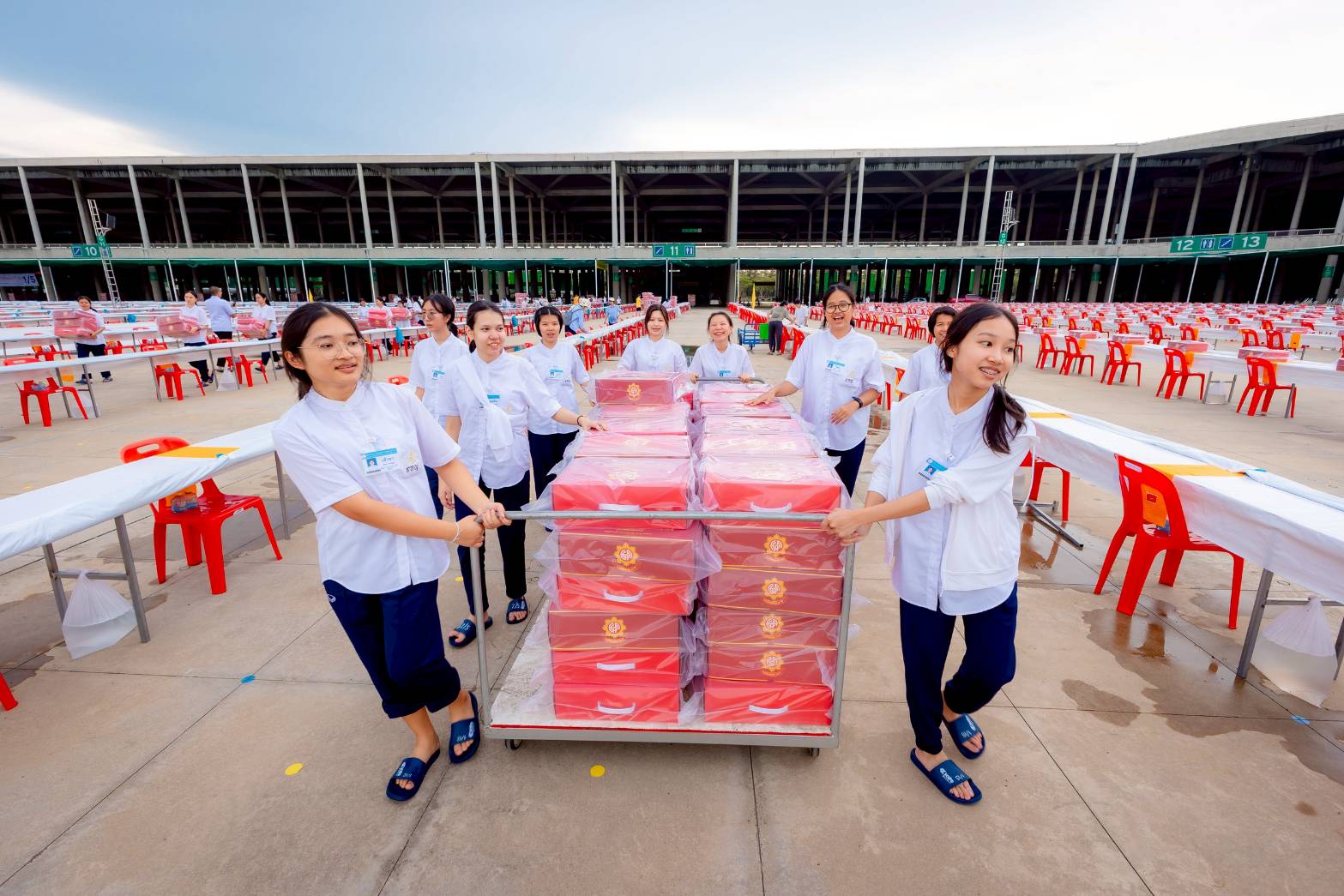 ธรรมทายาทหญิง รุ่นที่  40 ร่วมบุญใหญ่วันคุ้มครองโลก