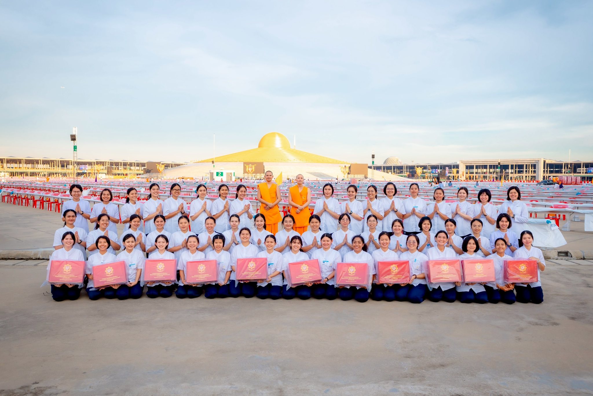 ธรรมทายาทหญิง รุ่นที่ 40 ร่วมบุญใหญ่วันคุ้มครองโลก