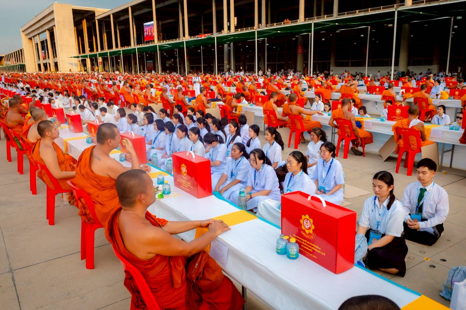 ธรรมทายาทหญิง รุ่นที่  40 ร่วมบุญใหญ่วันคุ้มครองโลก