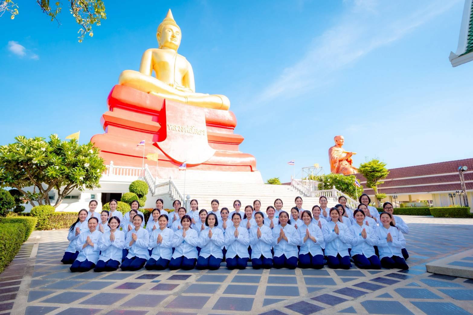 ธรรมทายาทหญิง รุ่นที่ 40 (ภาคฤดูร้อน) ปล่อยปลาให้ชีวิตสัตว์เป็นทาน 