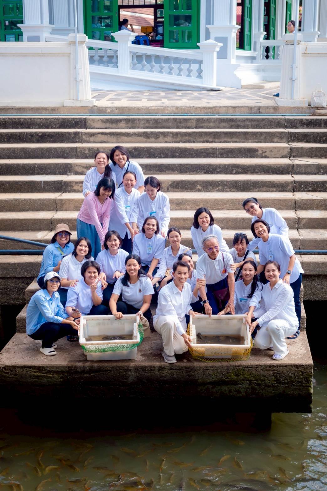 ธรรมทายาทหญิง รุ่นที่ 40 (ภาคฤดูร้อน) ปล่อยปลาให้ชีวิตสัตว์เป็นทาน 