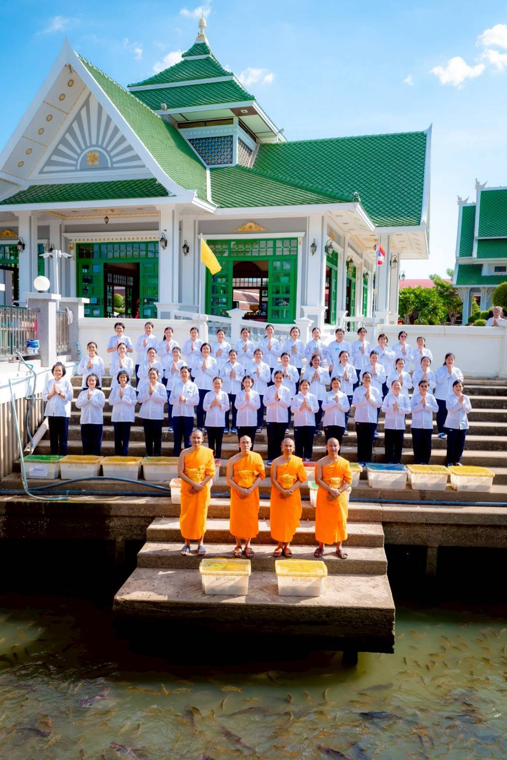 ธรรมทายาทหญิง รุ่นที่ 40 (ภาคฤดูร้อน) ปล่อยปลาให้ชีวิตสัตว์เป็นทาน 