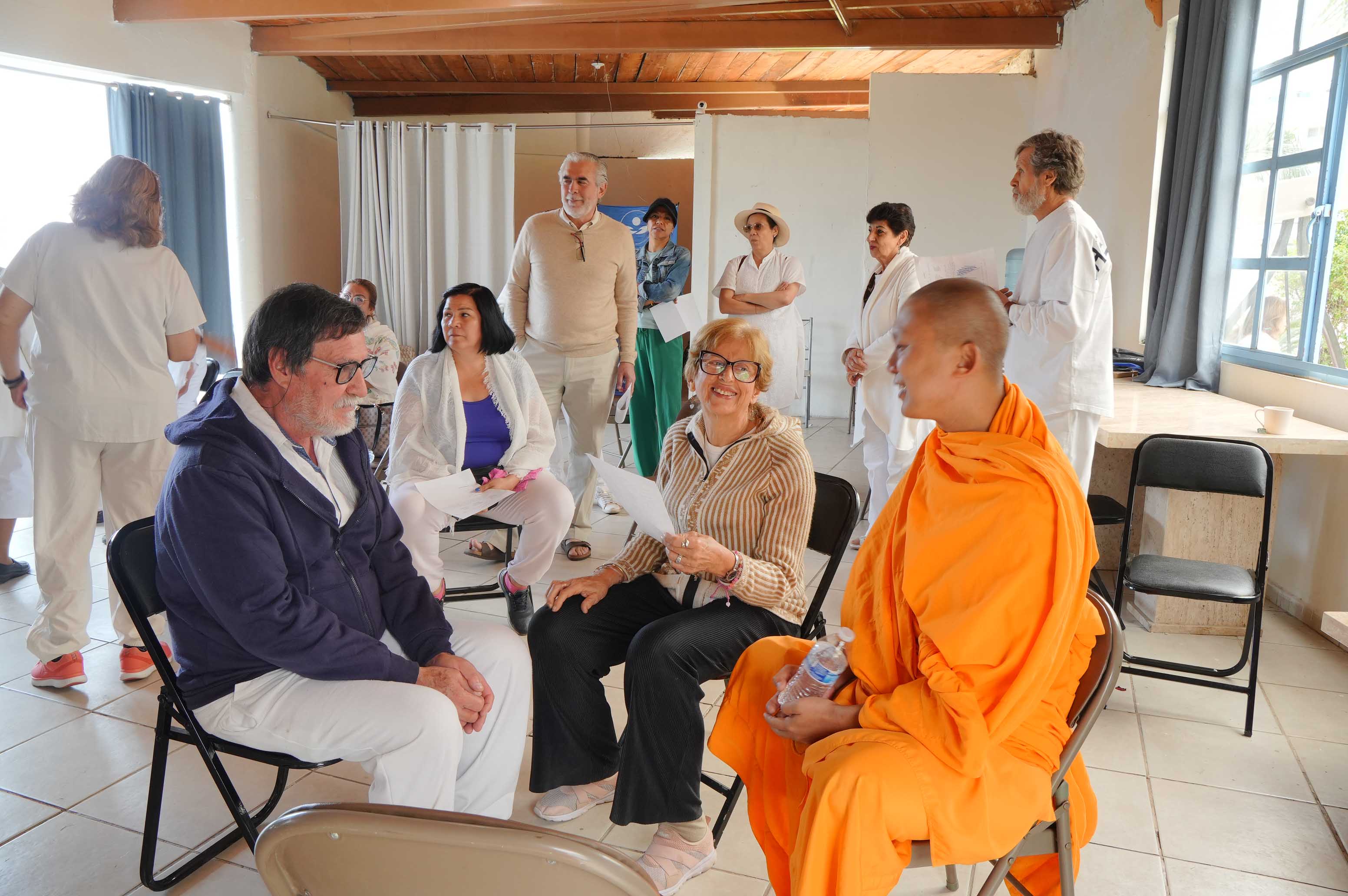 ทุกท่านได้แบ่งกลุ่มแลกเปลี่ยนประสบการณ์ ถาม-ตอบถึงอุปสรรคที่พบระหว่างฝึกสมาธิ