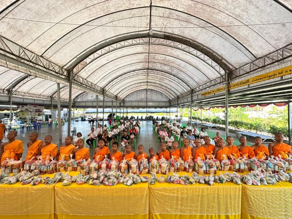 ศูนย์อบรมเยาวชนยะลา มอบของตักบาตร