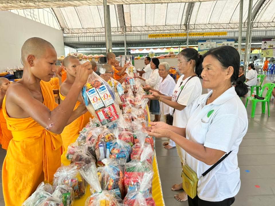 ศูนย์อบรมเยาวชนยะลา มอบของตักบาตร