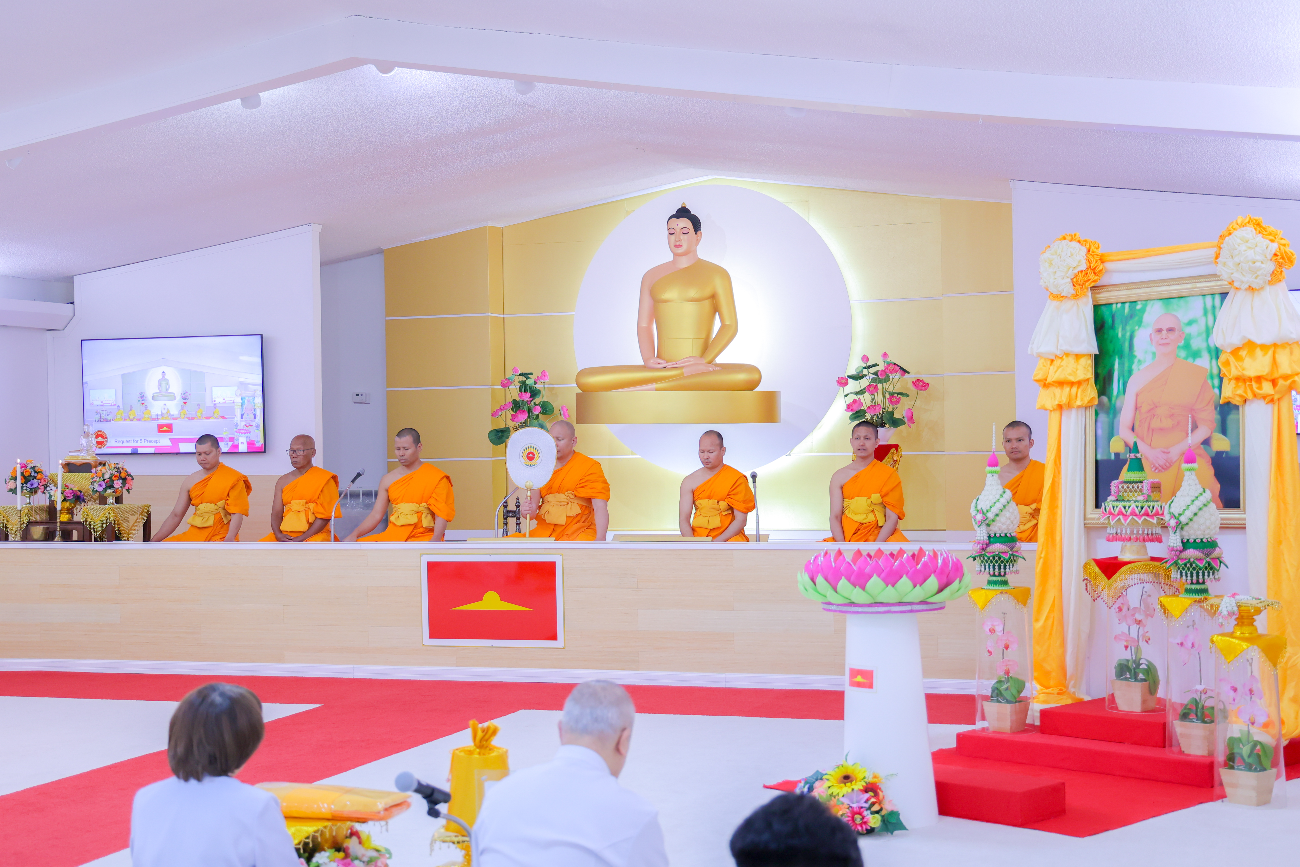 คณะสงฆ์ได้เจริญพระพุทธมนต์ เนื่องในวาระอายุวัฒนมงคล 81 ปี หลวงพ่อธัมมชโย 