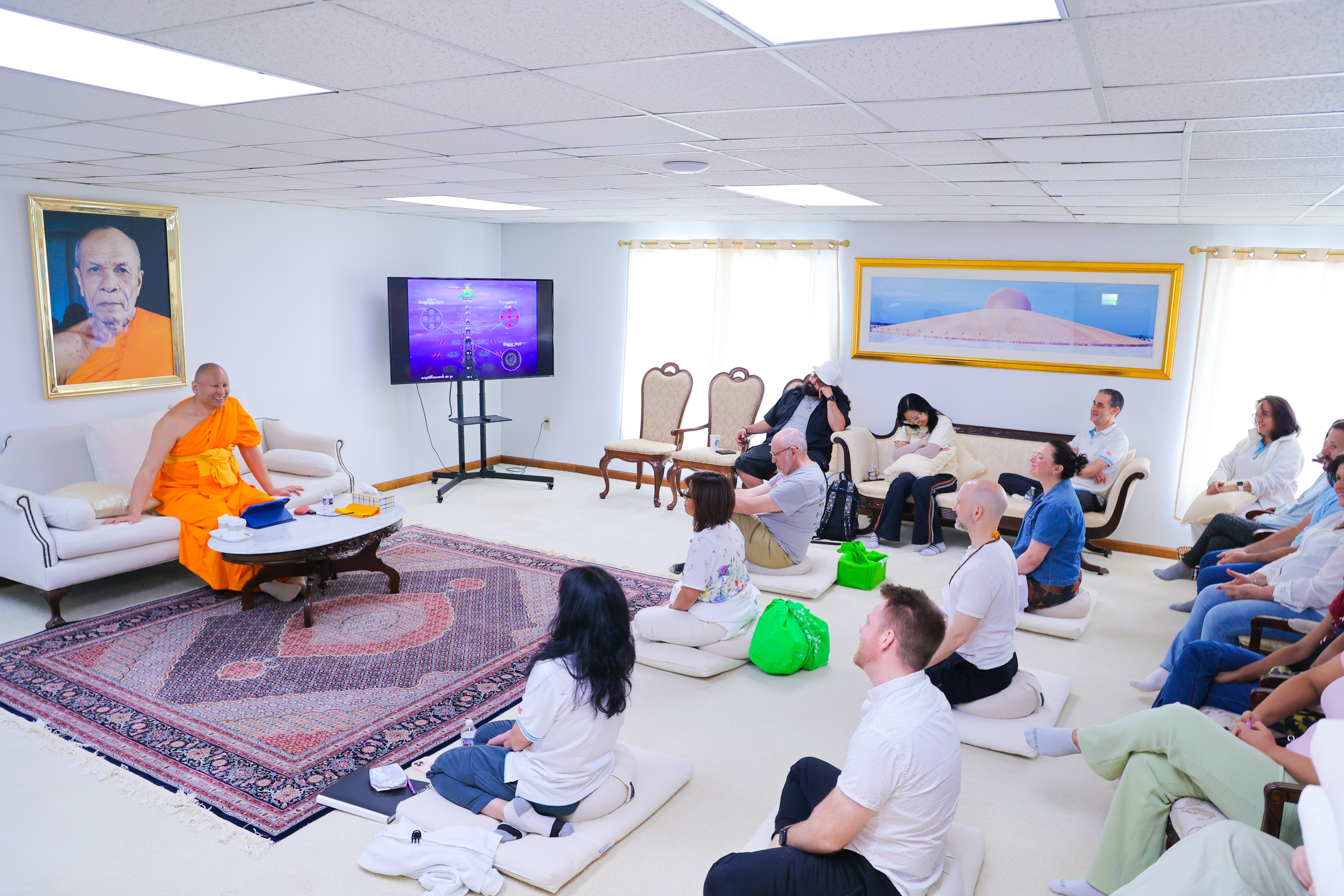 พระอาจารย์ภาสุระ ทนฺตมโน ได้นำชาวท้องถิ่นปฏิบัติธรรมรวมใจหยุดนิ่งที่ศูนย์กลางกาย ก่อนจะได้เล่าปกิณกะธรรมให้ชาวท้องถิ่นได้รับฟัง เพื่อเสริมสร้างกำลังใจในการปฏิบัติธรรมให้ดียิ่งขึ้นต่อไป