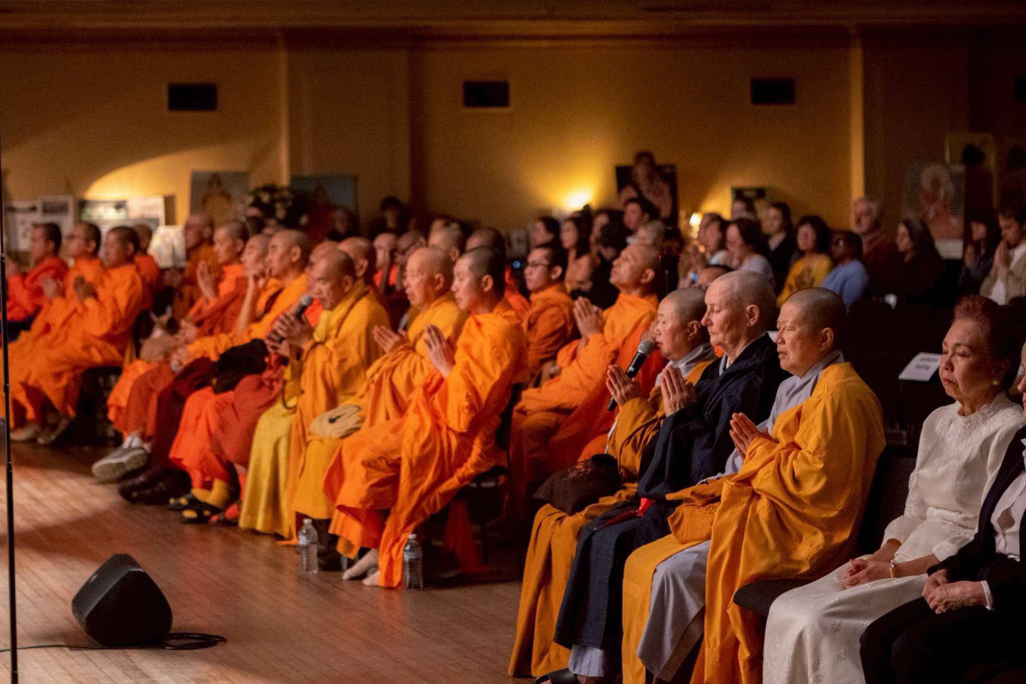 วัดพระธรรมกายเมลเบิร์น จัดงานฉลองวิสาขบูชานานาชาติ ณ ศาลากลาง นครเมลเบิร์น ประเทศออสเตรเลีย
