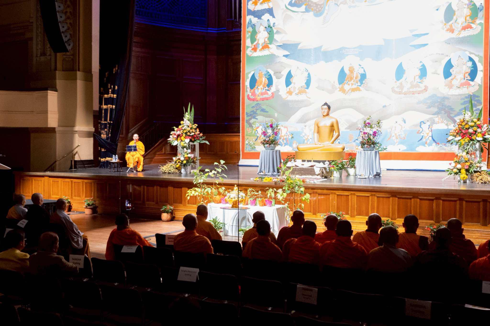 วัดพระธรรมกายเมลเบิร์น จัดงานฉลองวิสาขบูชานานาชาติ ณ ศาลากลาง นครเมลเบิร์น ประเทศออสเตรเลีย